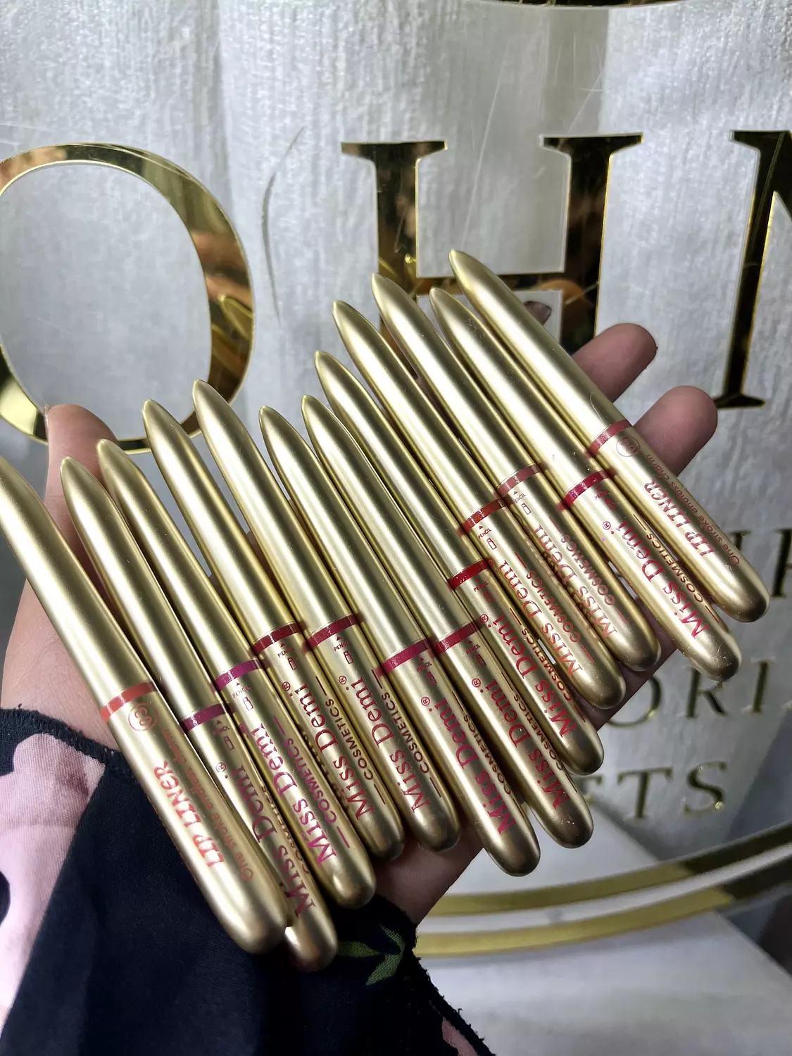 Packet Lip liner Miss Demi hover image