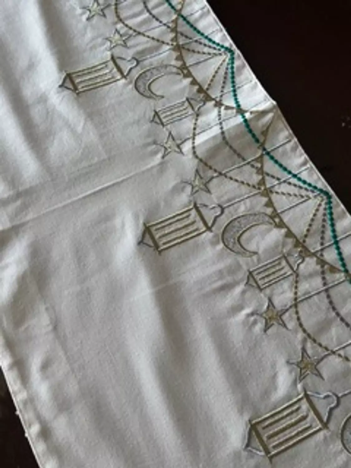 Table Runner " فوانيس " image