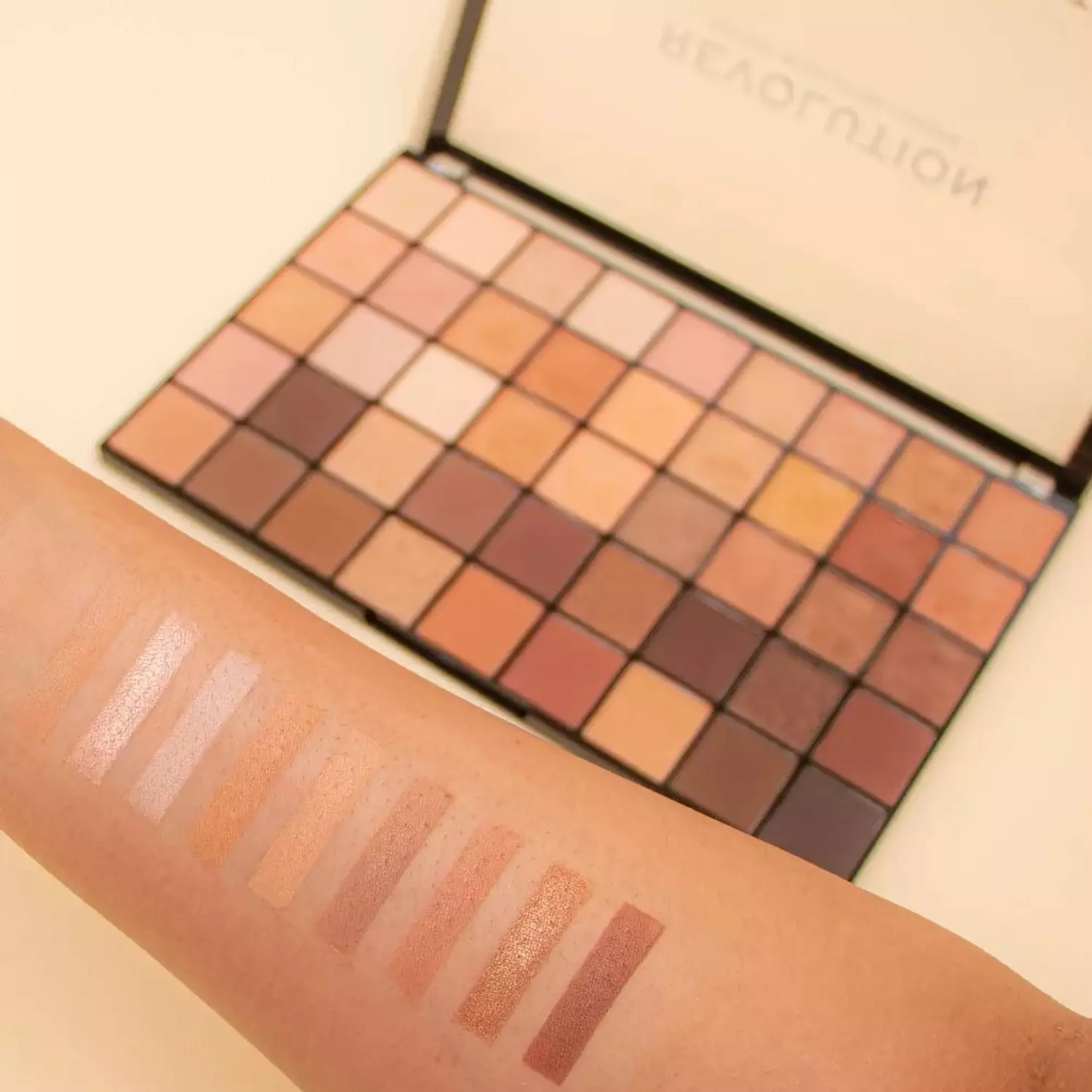 Revolution Maxi Reloaded Palette Nudes 4