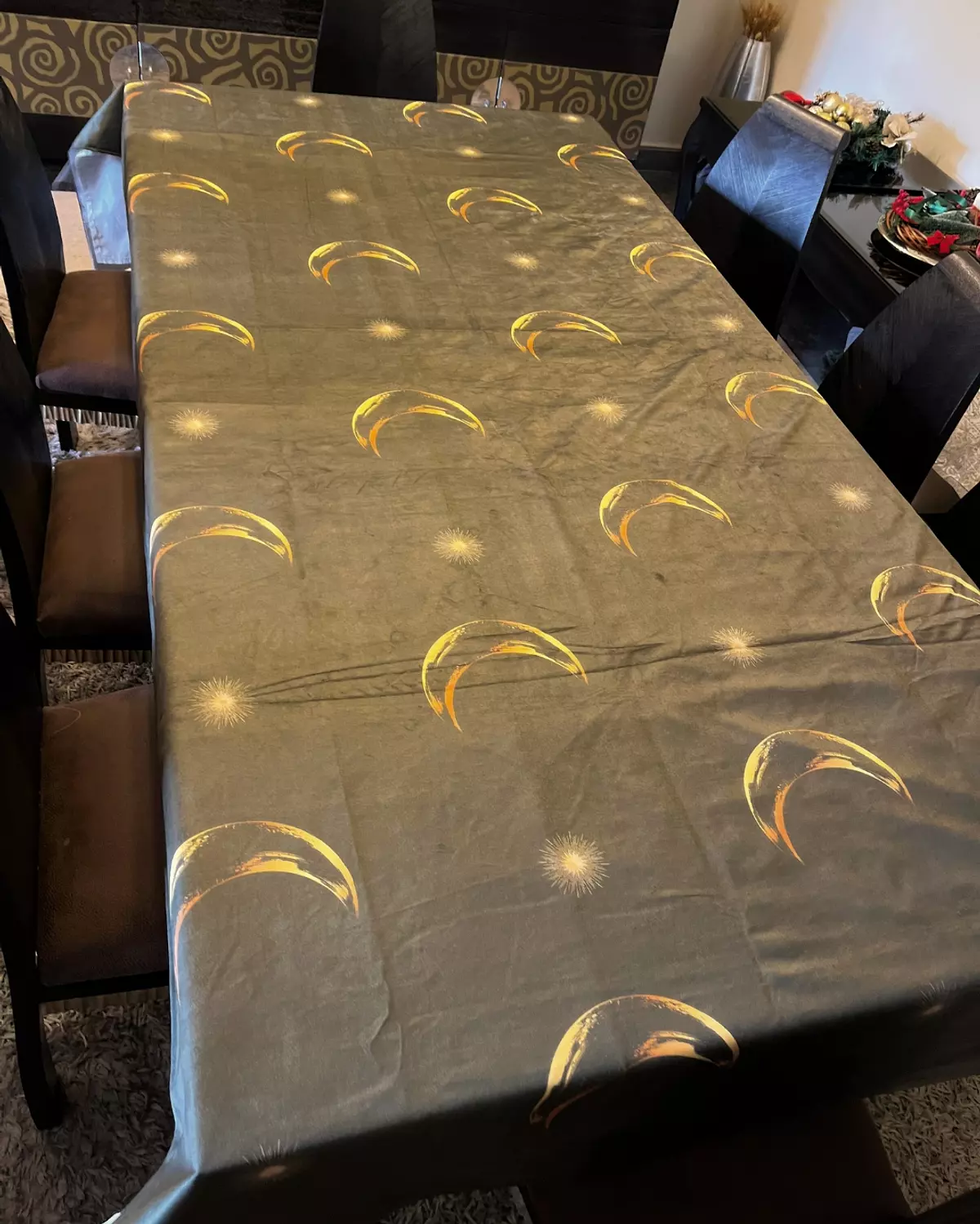 The Olive Green Crescent Tablecover image