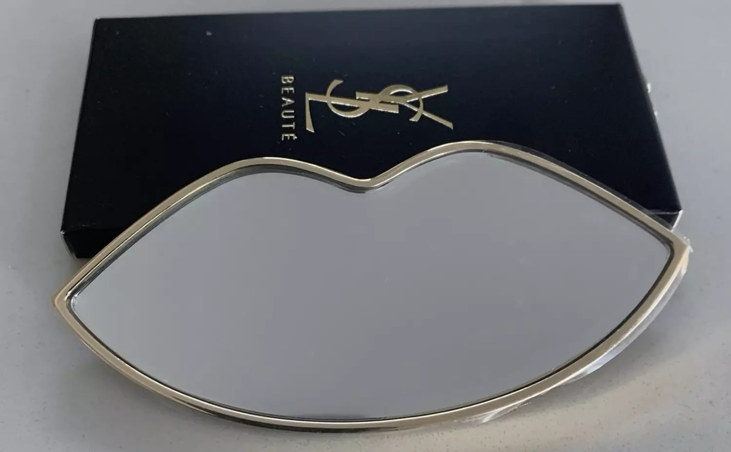ysl beaute pink lip pocket mirror 5