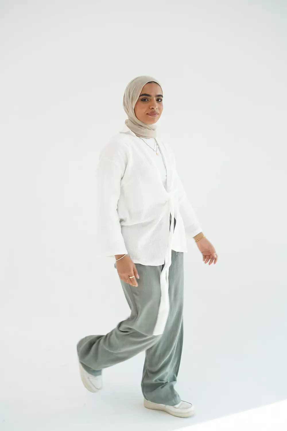White open cotton blouse with front tie 2