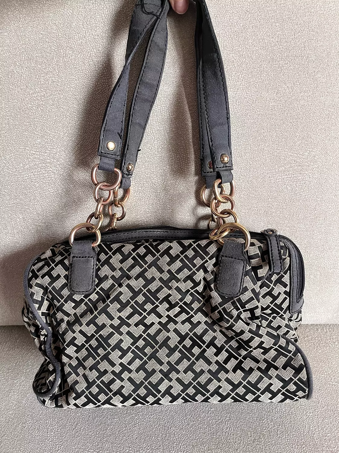 Authentic Tommy Hilfiger monogram bag 2