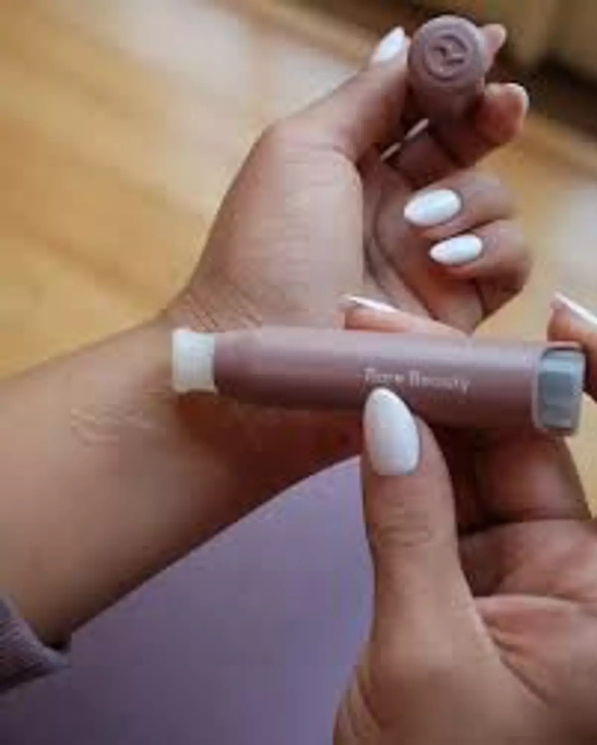  rare beauty Find Comfort Stop & Soothe Aromatherapy Pen 3