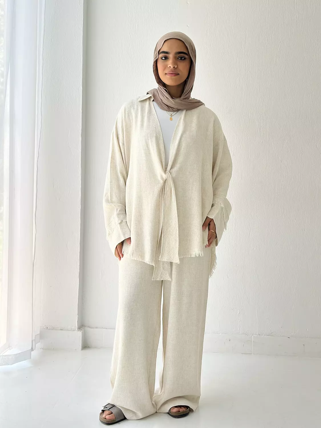 Front Knot Linen Set In Off White image