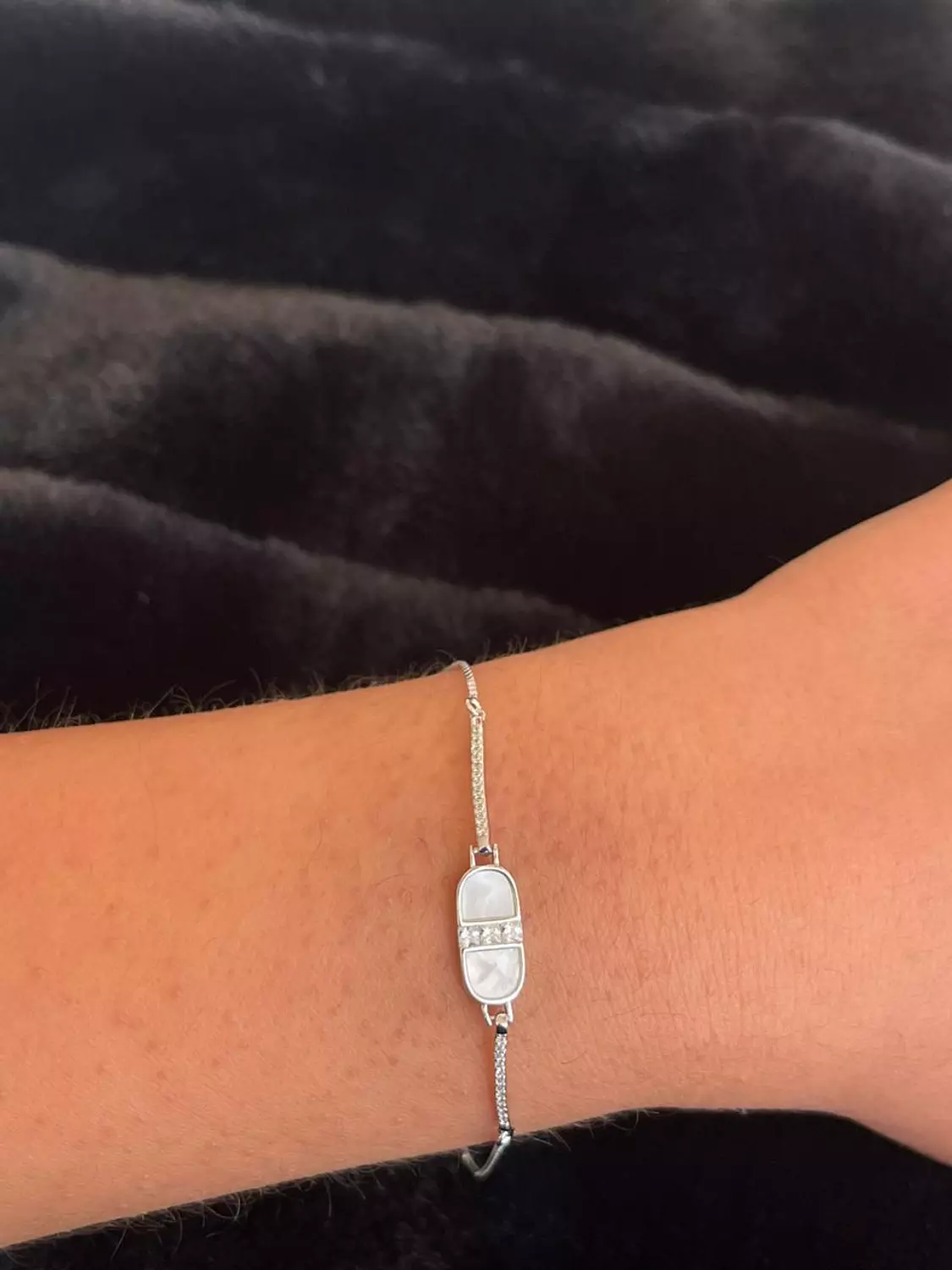 Long oval pearl silver bracelet image
