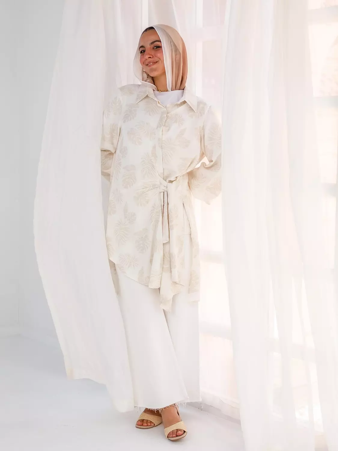 BREEZY Blouse in floral beige 1