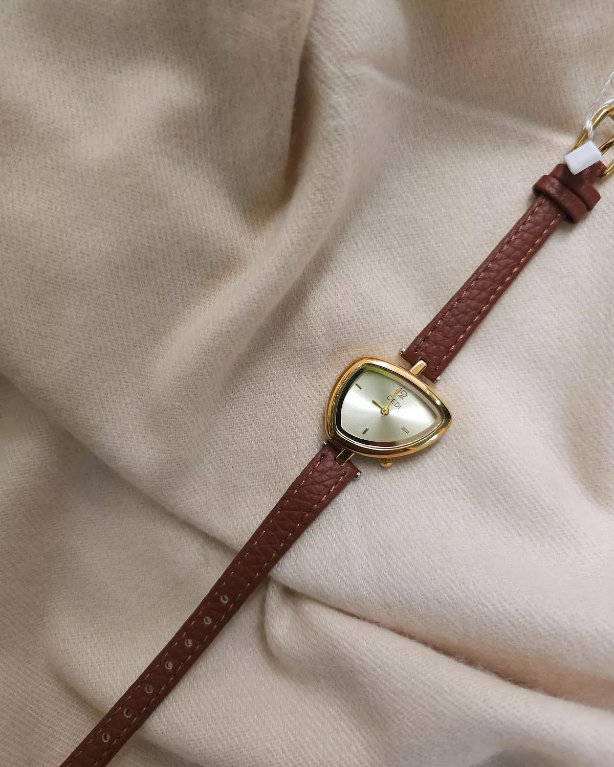 ساعة وصال hover image