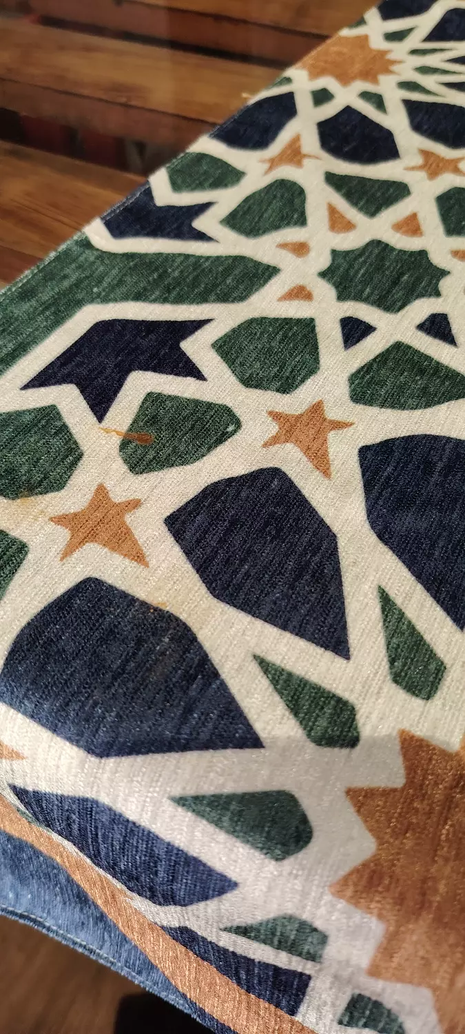 Table runner garage sale 1