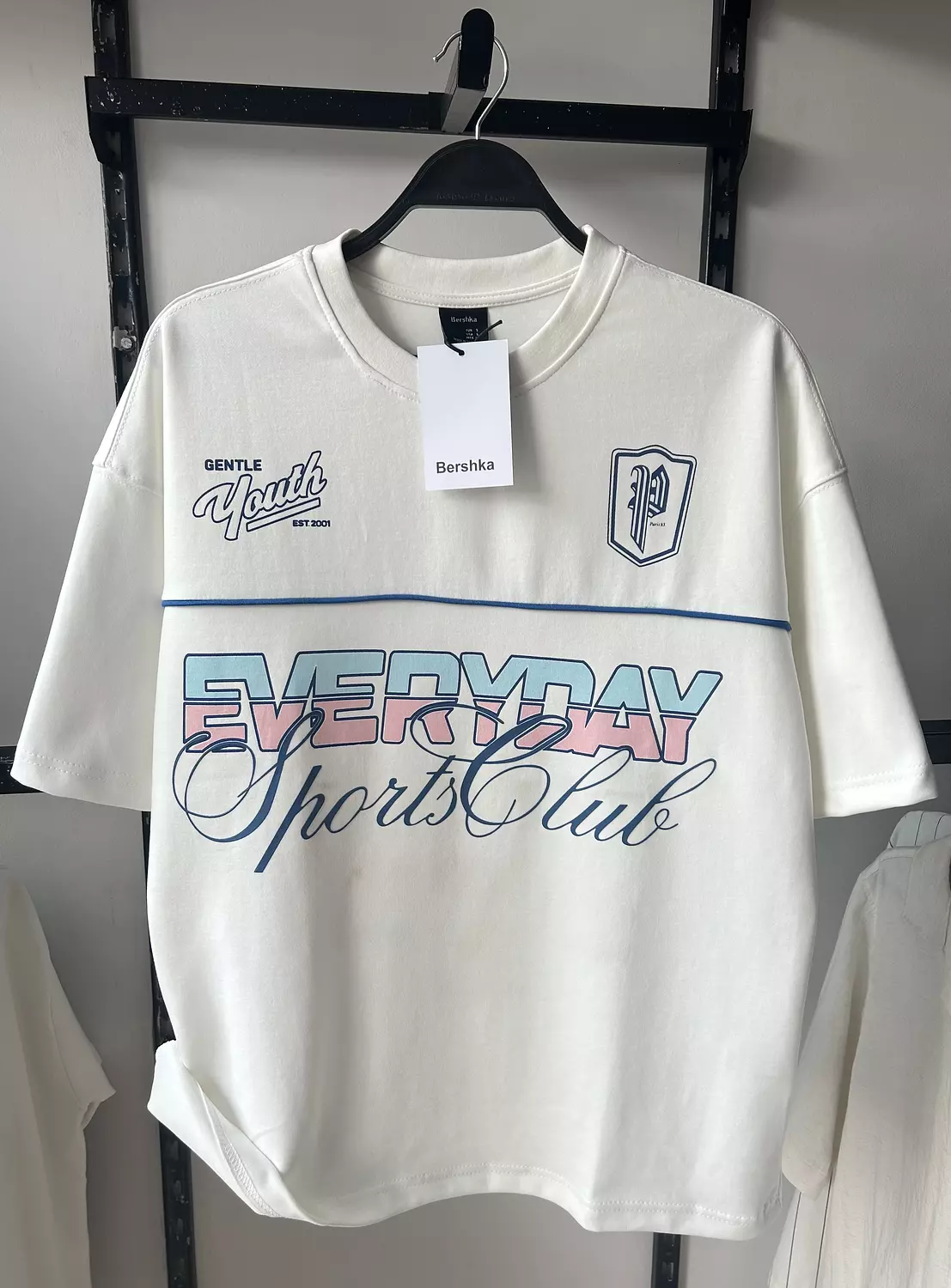 BERSHKA EVERYDAY SHORTS CLUB T-SHIRT 5