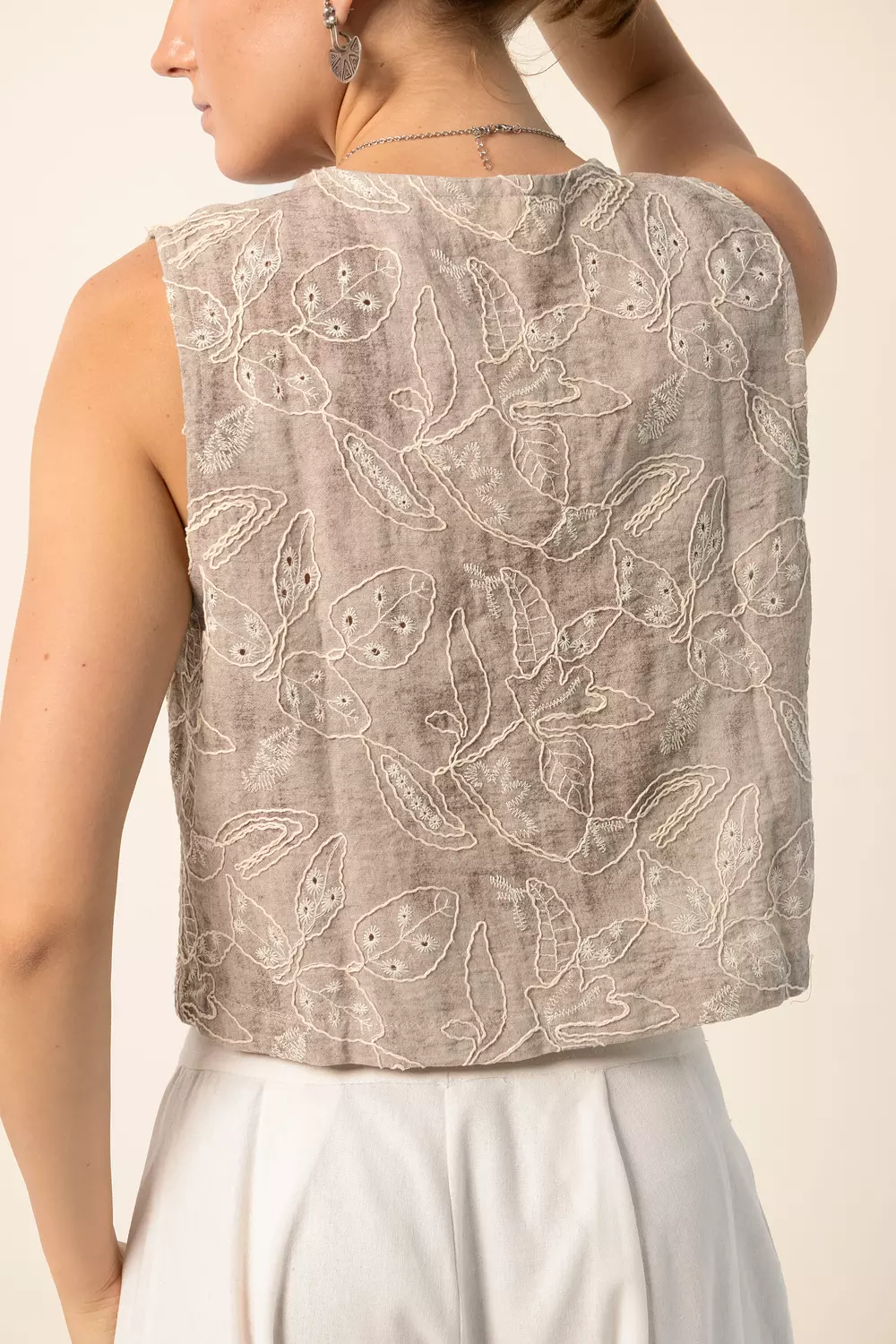 Embroidery Leaves Vest - Grey 3