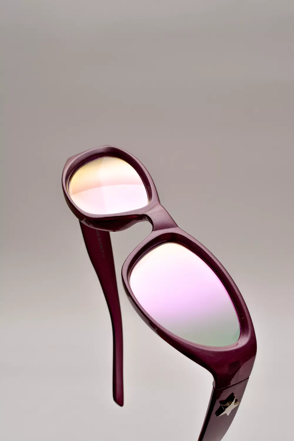 <p style="text-align: start"></p><h3 style="text-align: start"><span style="color: rgb(0, 0, 0)"><strong>trendy sunglasses</strong></span></h3>