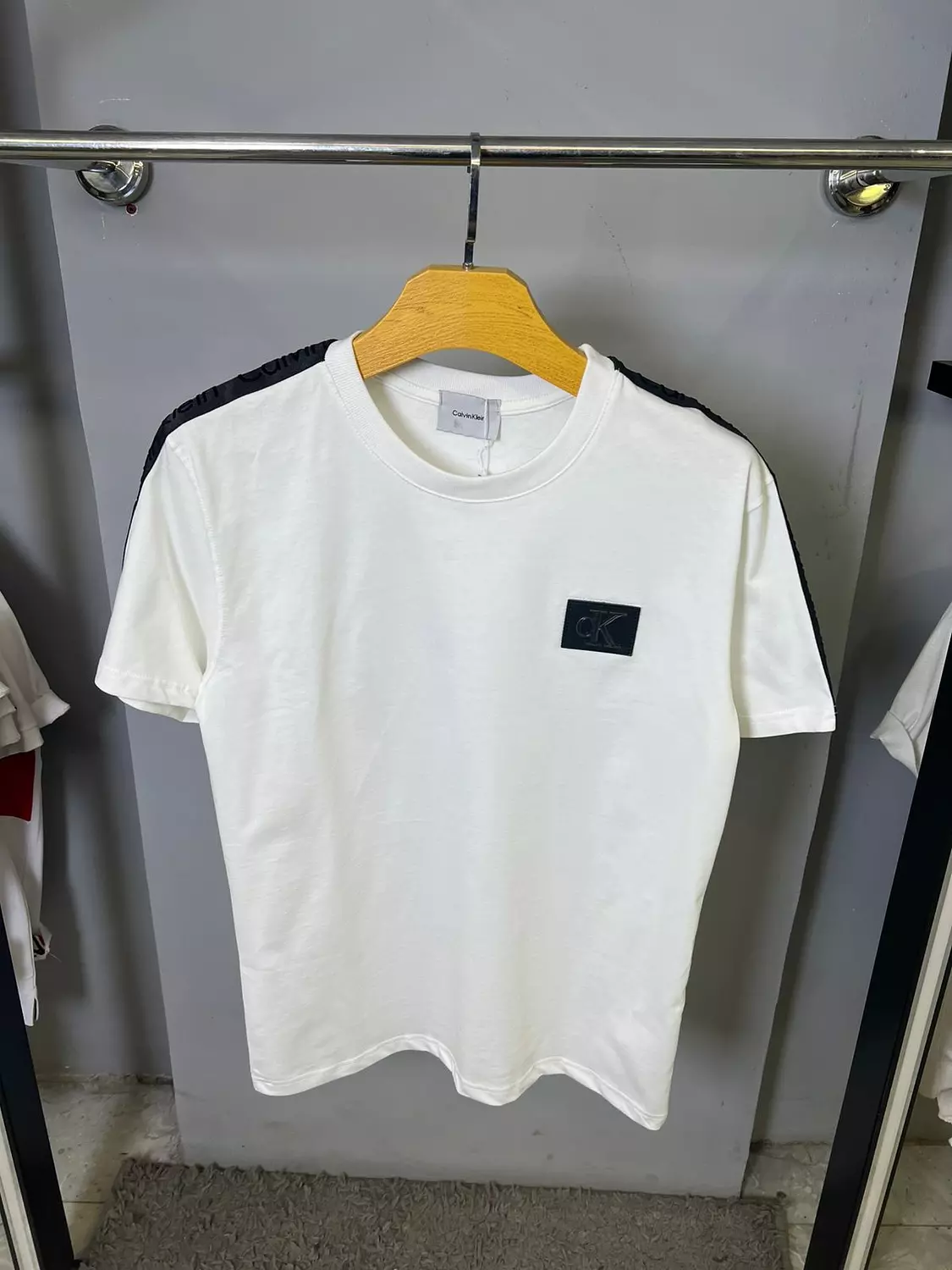 CALVIN KLEIN TSHIRT / 1424 image