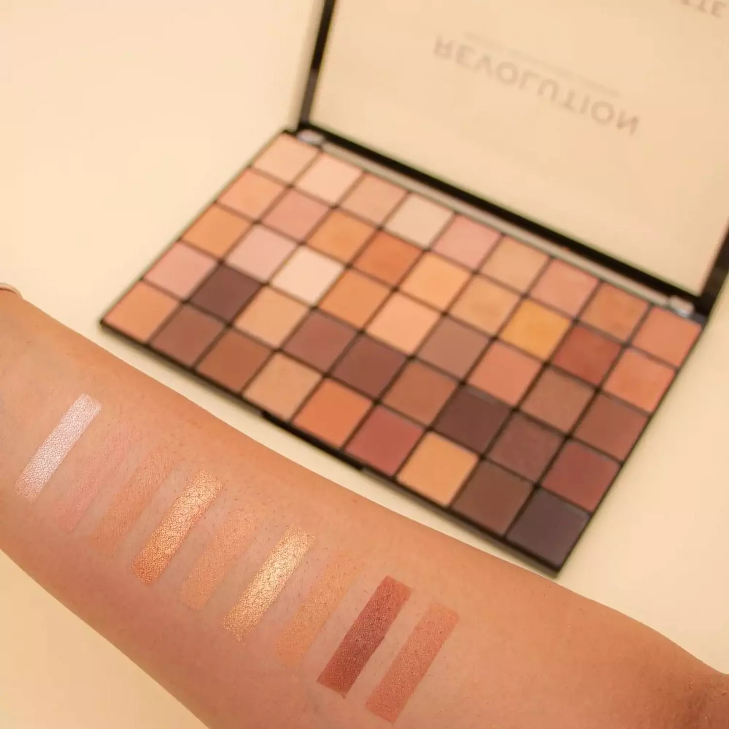 Revolution Maxi Reloaded Palette Nudes 3