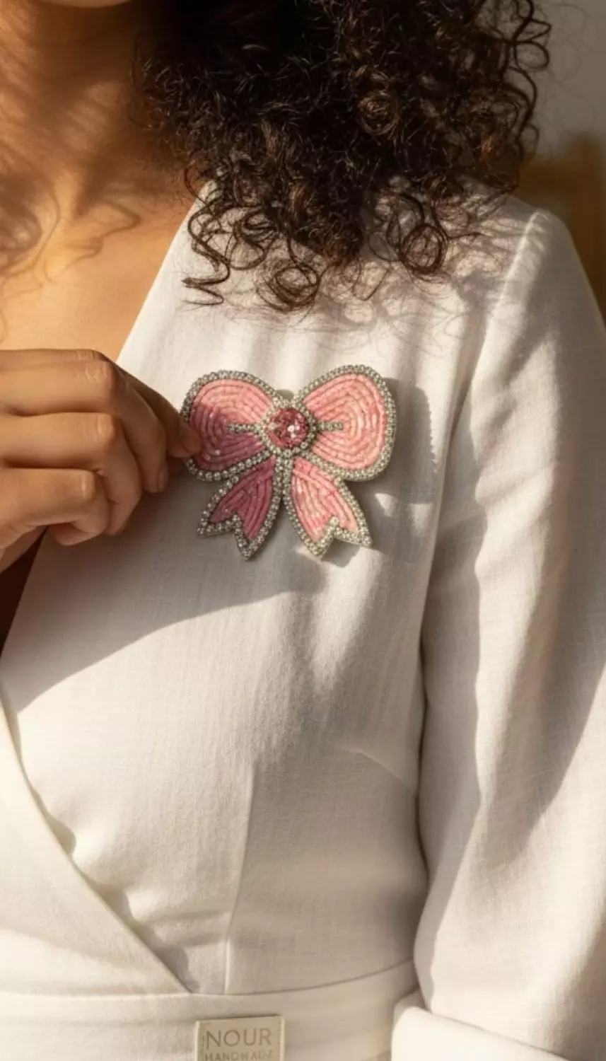 I'm just a girl Magnetic Brooch 1