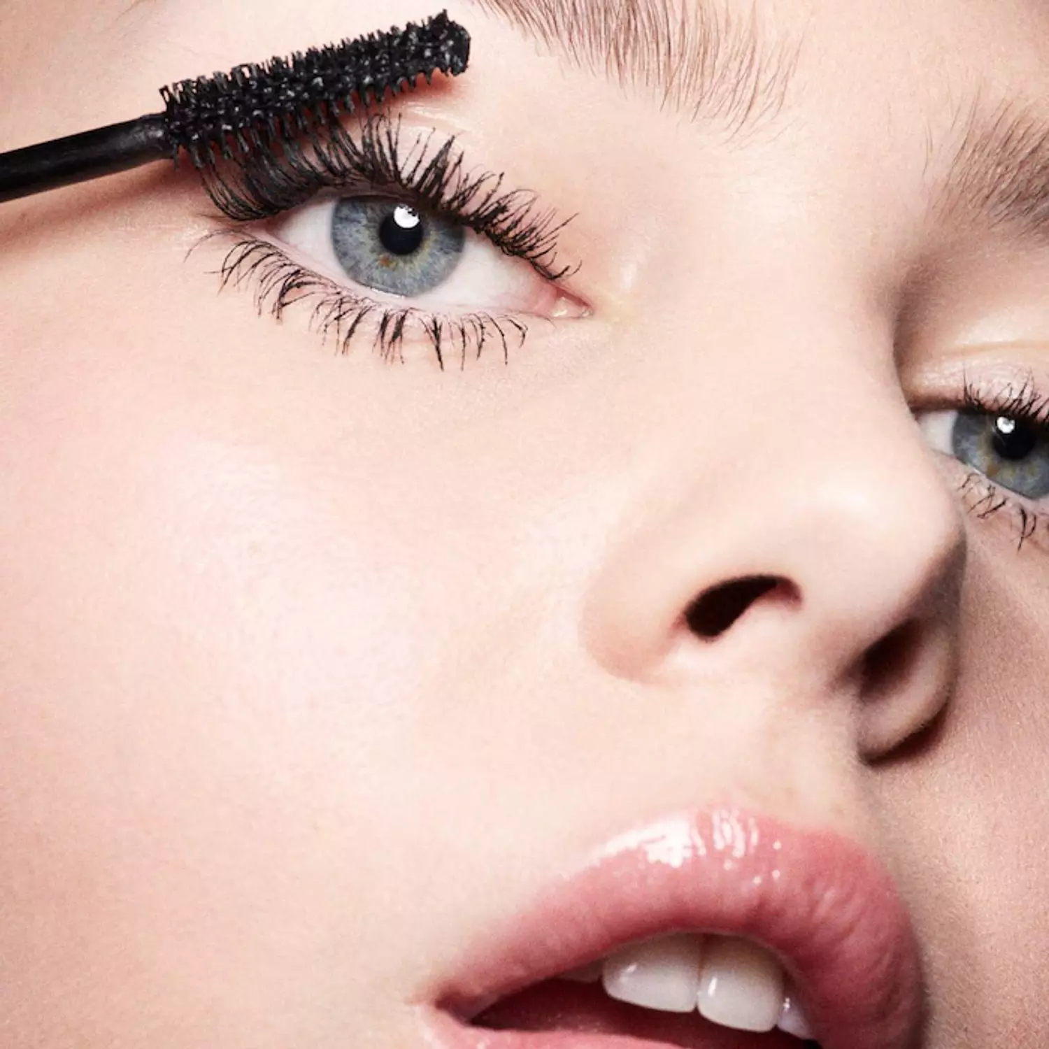 Fenty Beauty by Rihanna Mini Hella Thicc Volumizing Mascara 2