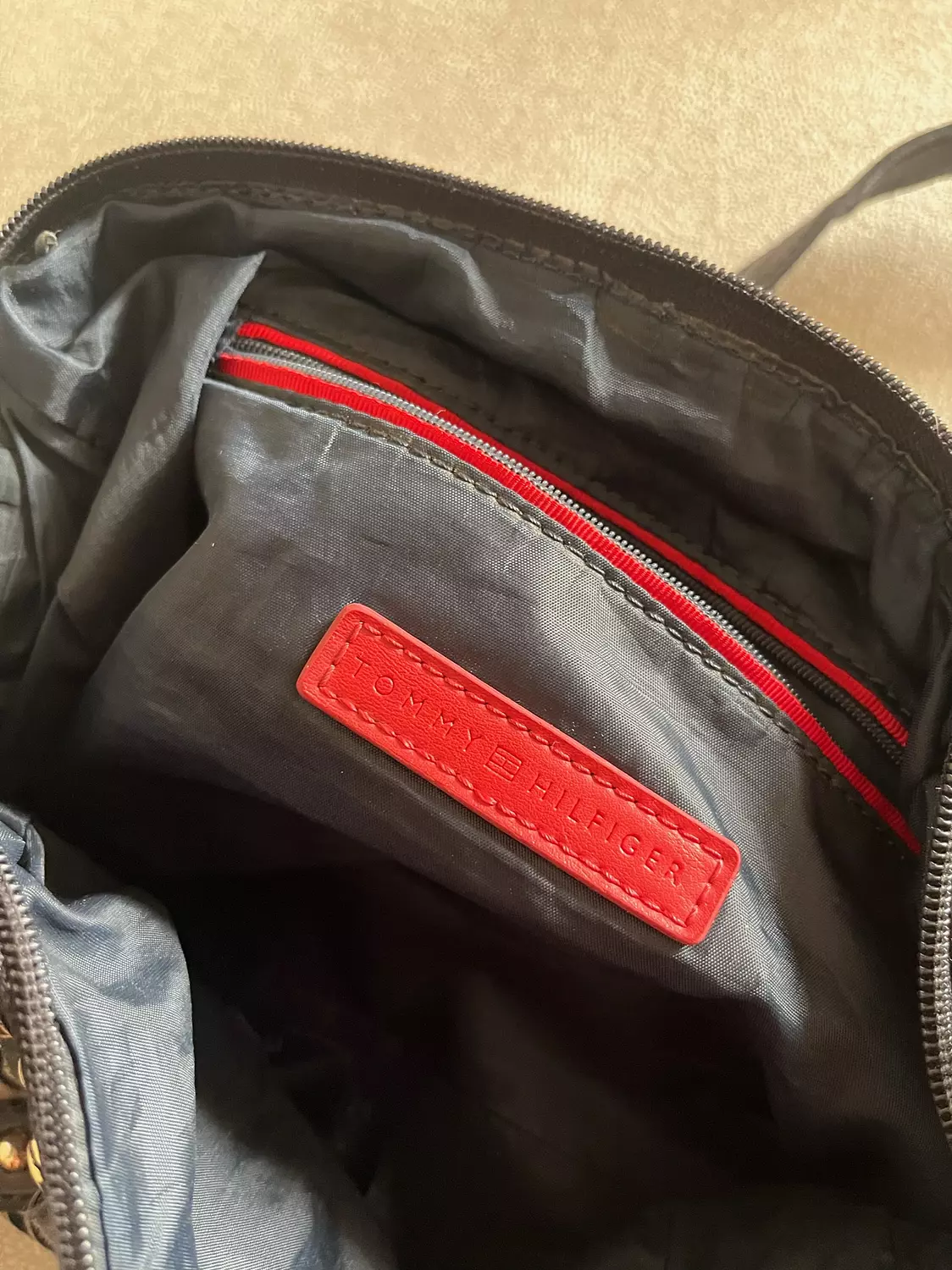 Authentic Tommy Hilfiger monogram bag 4