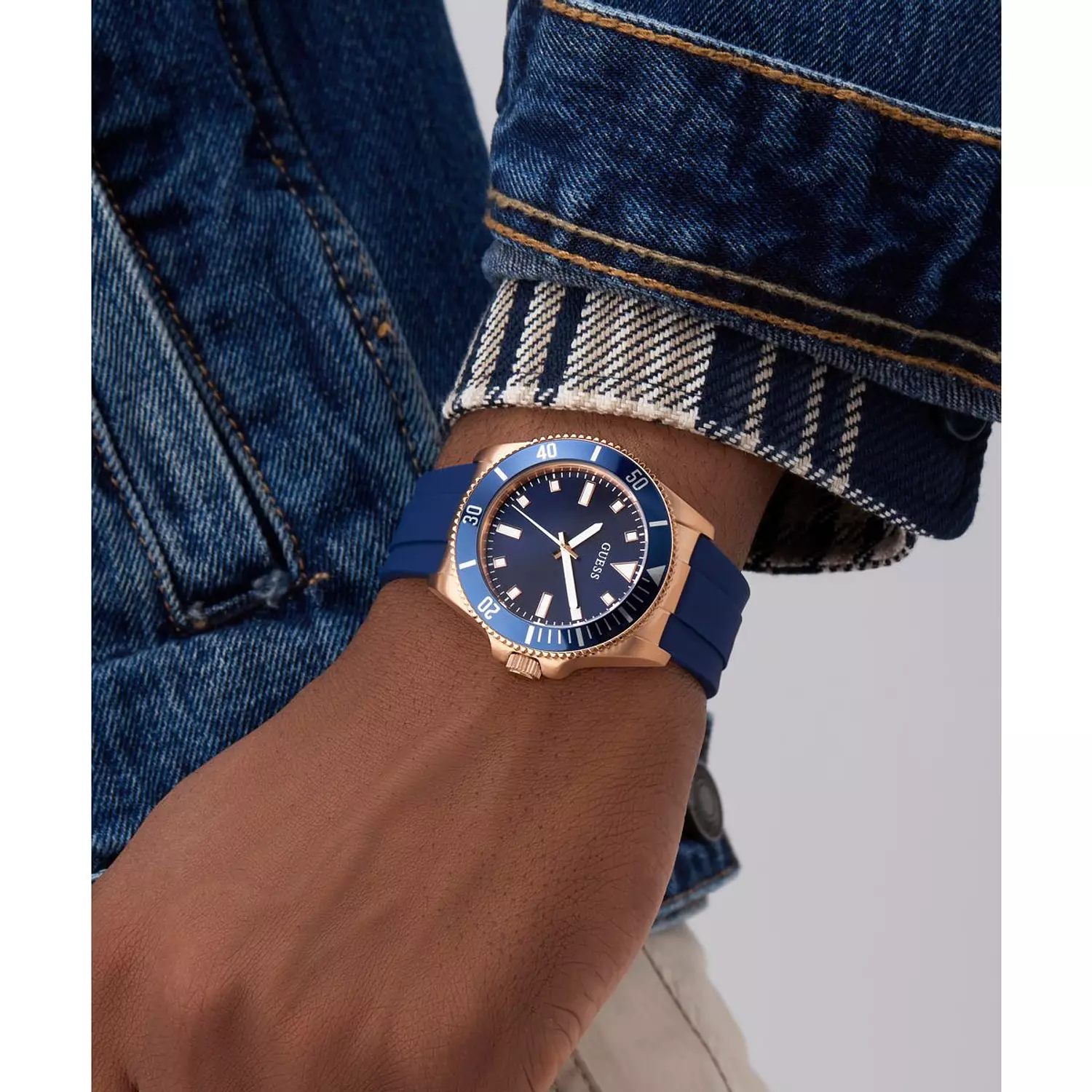 GUESS CLIFF Mens Blue Rose Gold Tone Analog Watch Blue Silicone Smooth Strap 7