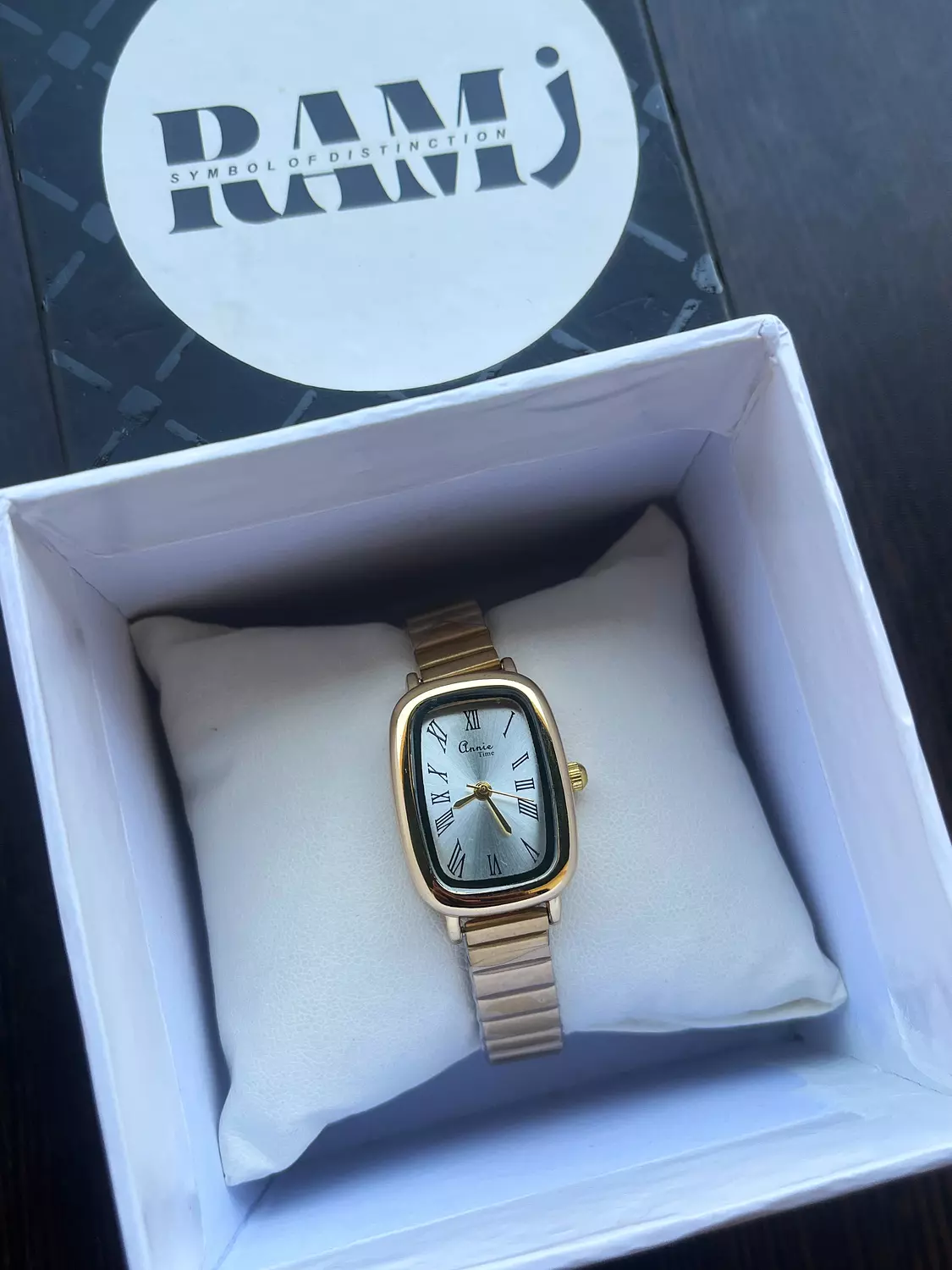 Annie  circular hover image