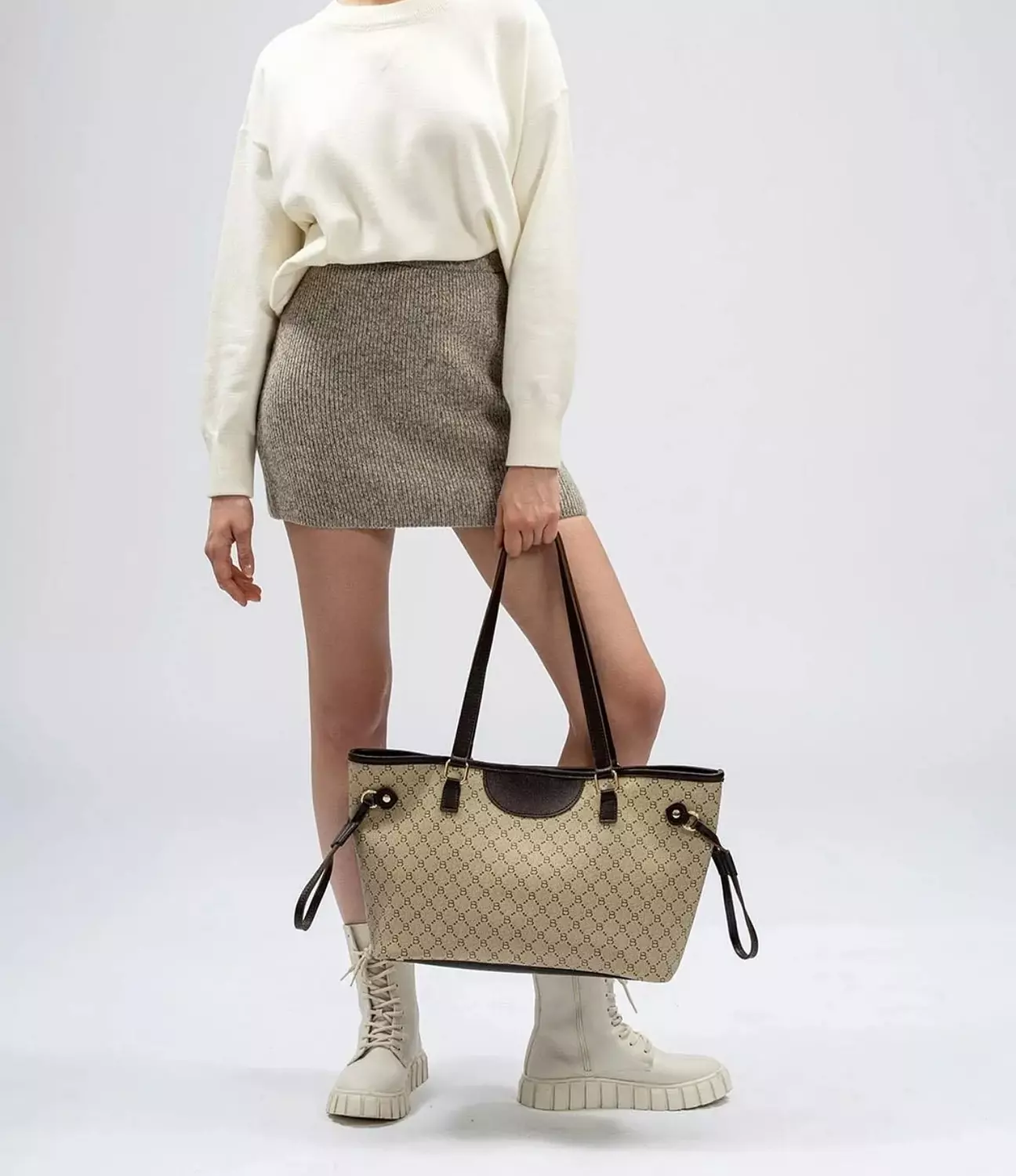 Beige shoulder bag with side strap  2