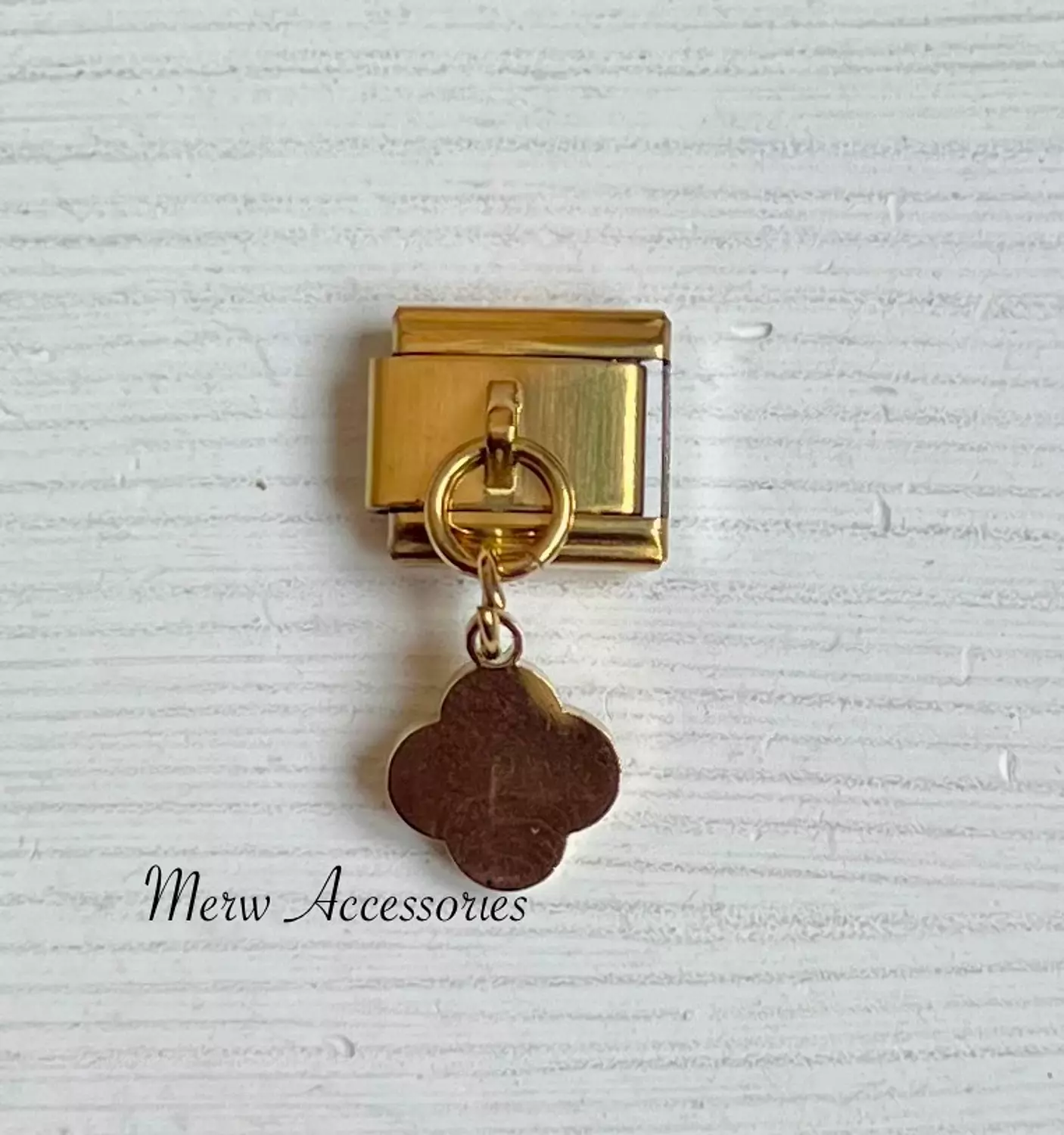 Gold van charm image