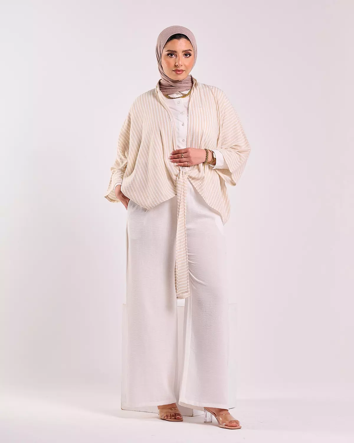 Linen Set in Beige image