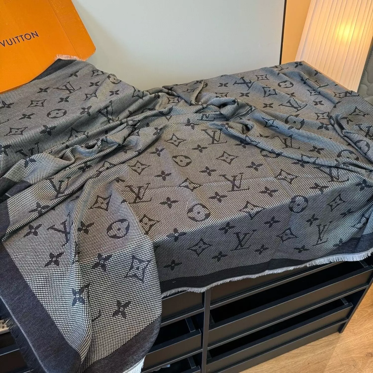 Lv scarf 7
