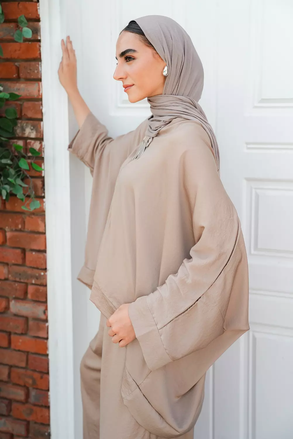 Beige set image