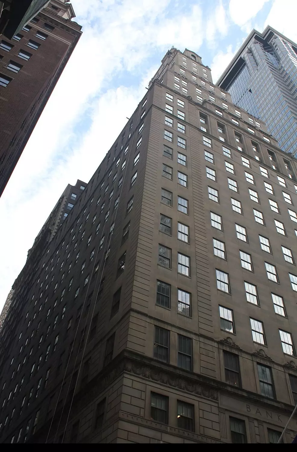 🎖️🌐 Wall Street: From a Small Street to the Heart of the Global Economy. 2