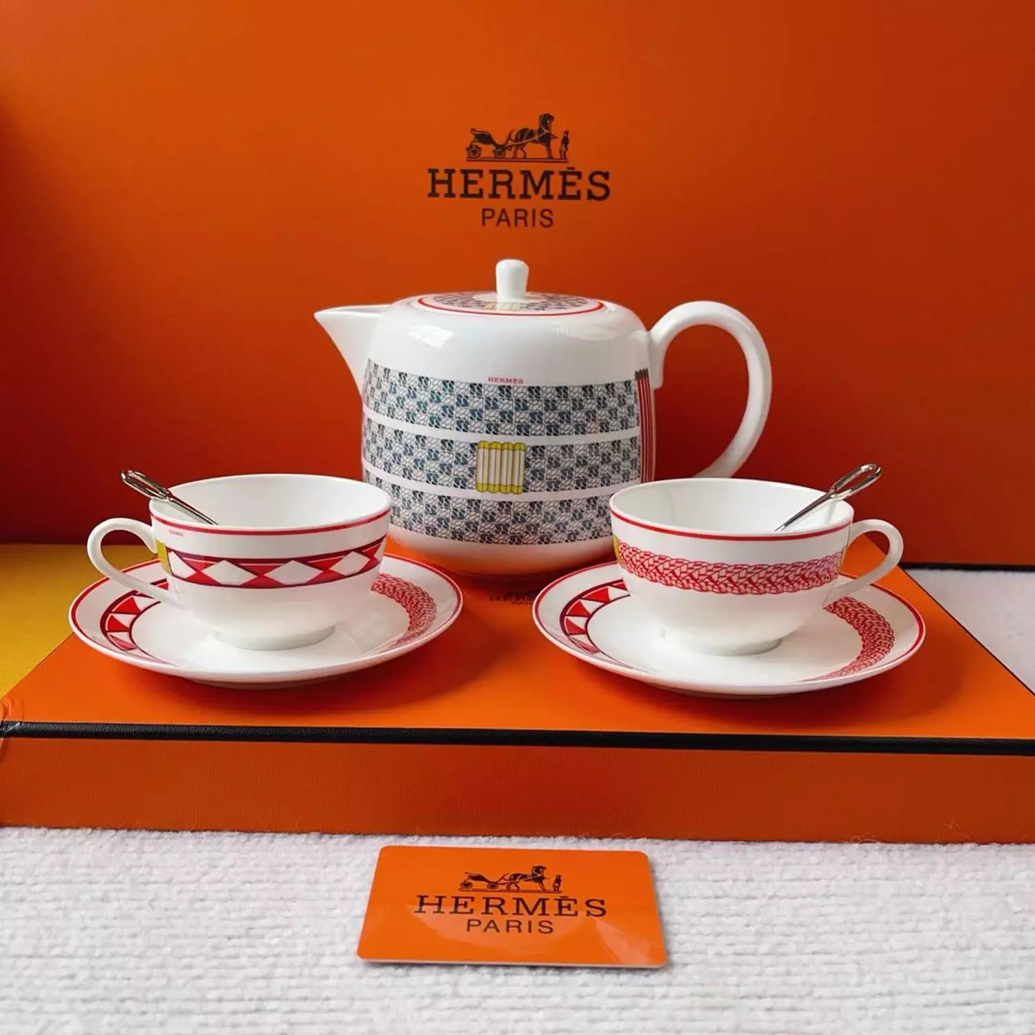 Hermès Tressages Equestres teapot in porcelain. hover image