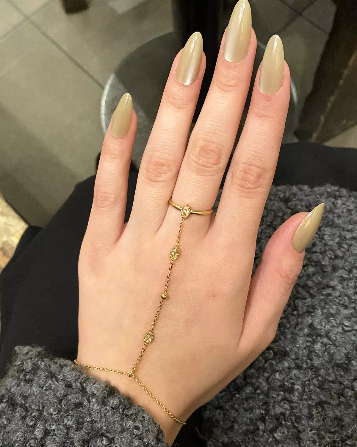 Stainless steel hand chain with ring  image