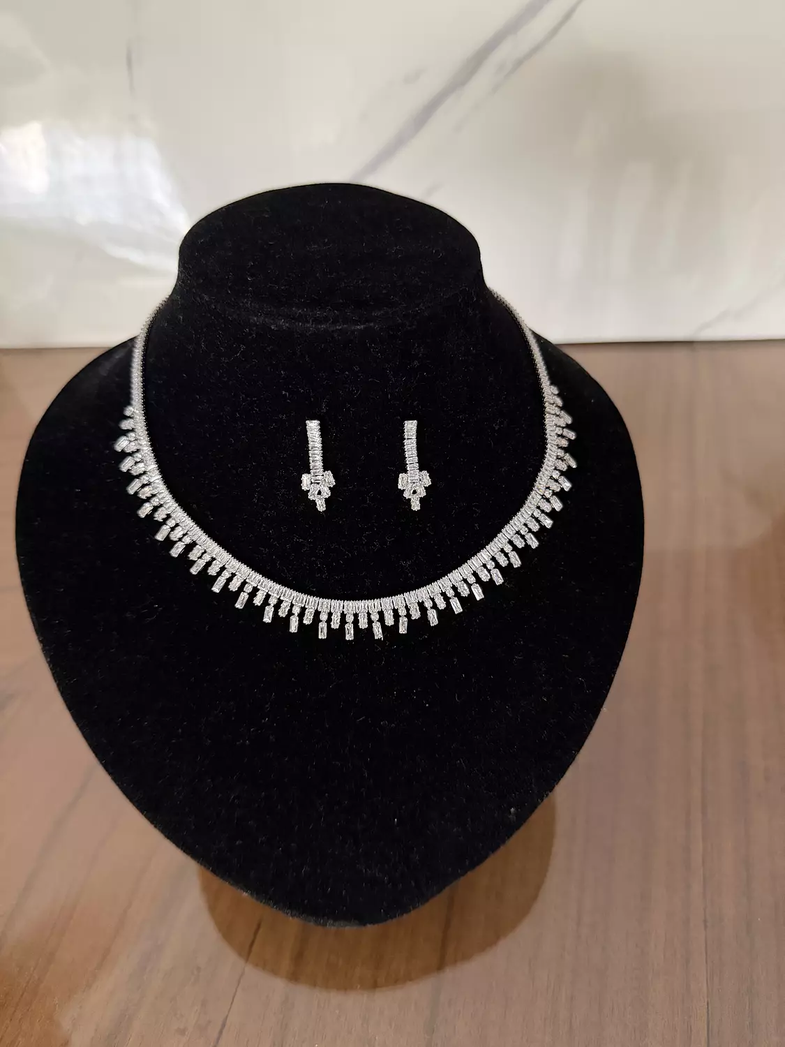 Zircon set image
