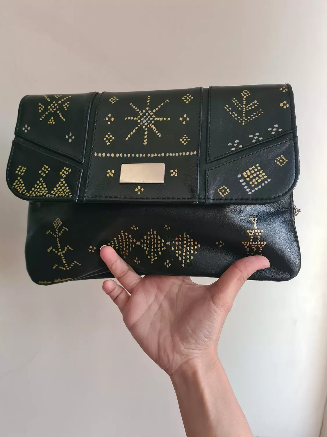 The tally clutch  image