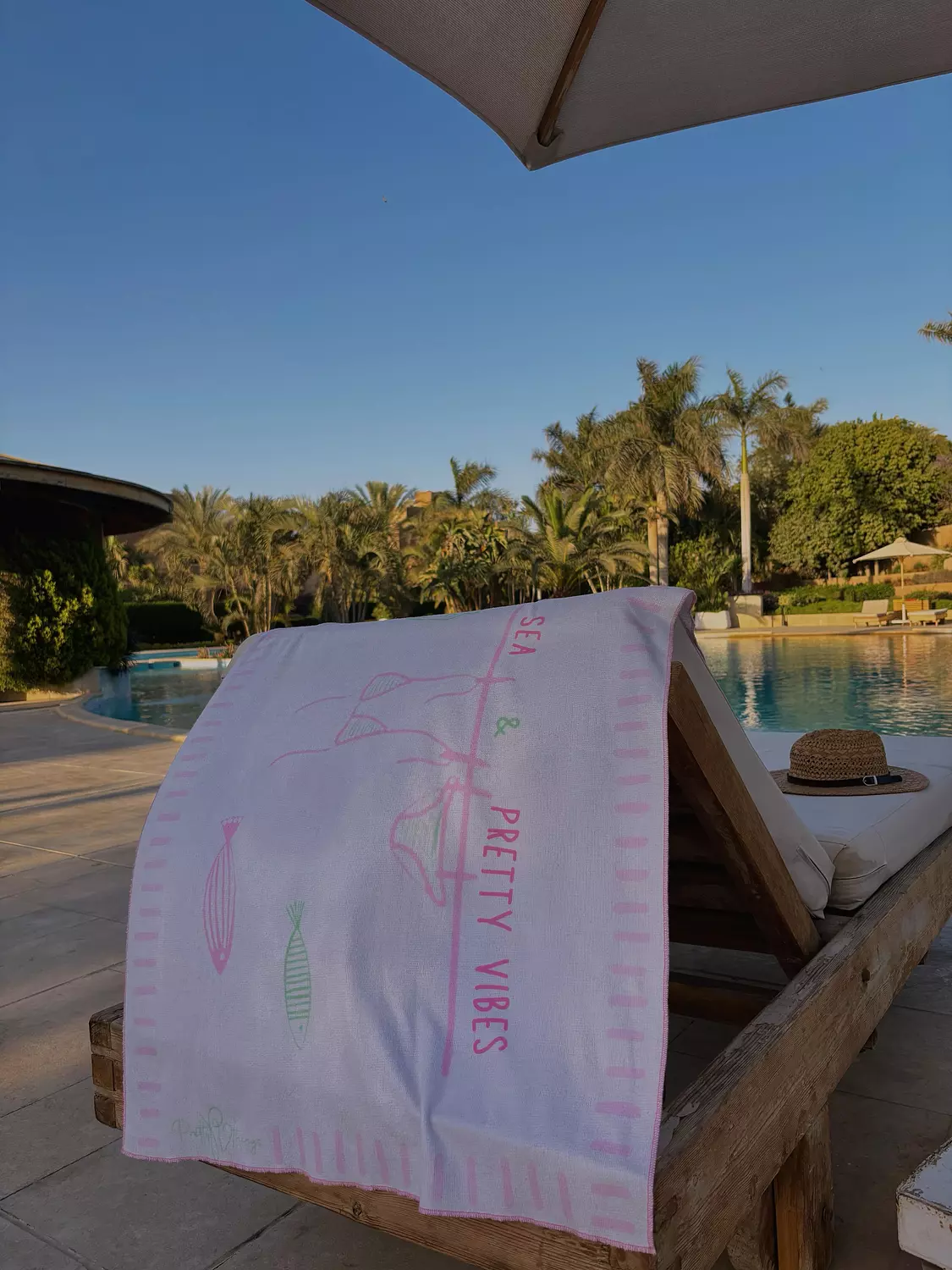 <p><strong><span style="color: #000000ff">pretty vibes beach towel</span></strong></p>