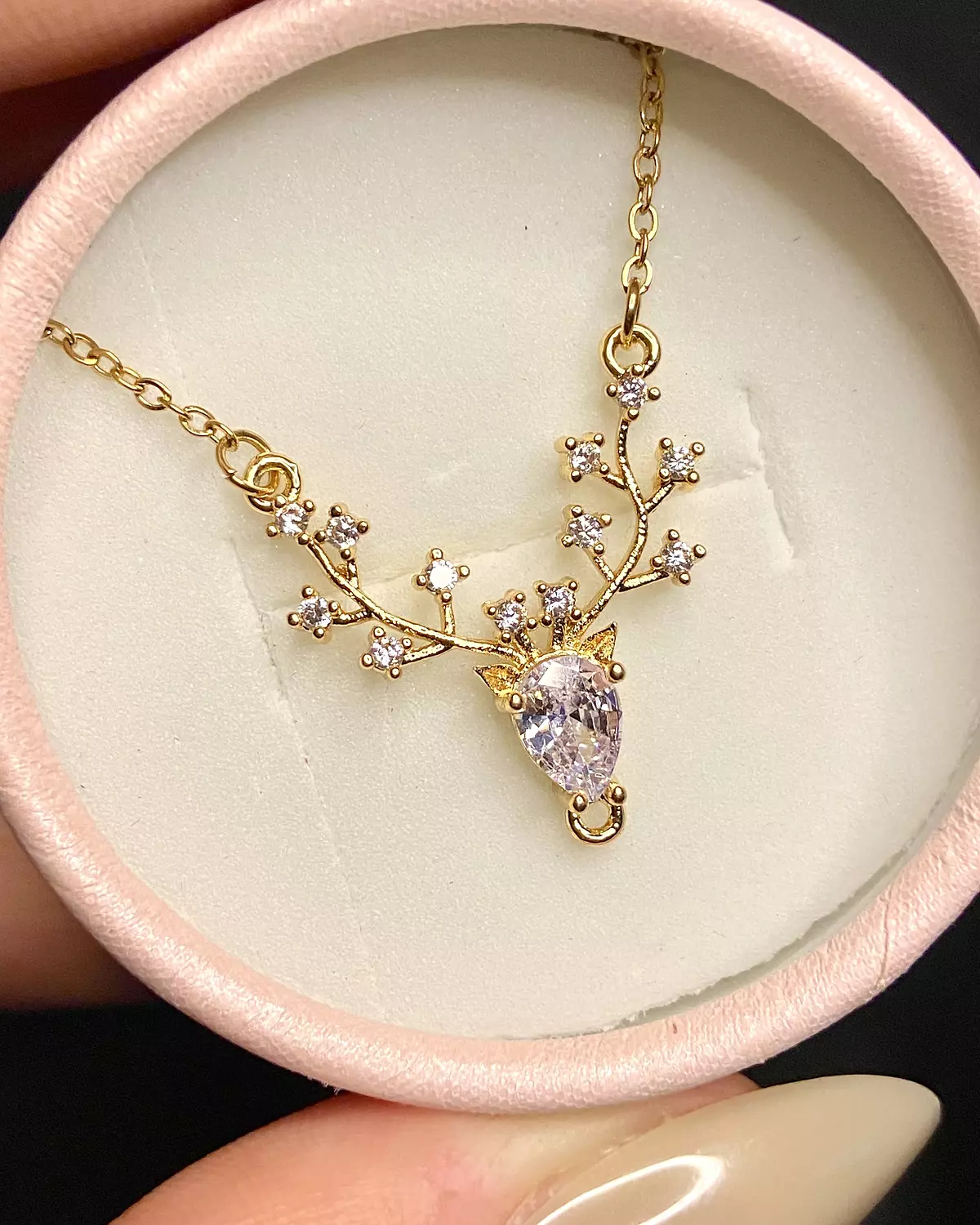 Golden Antler Elegance Necklace ✨ 3