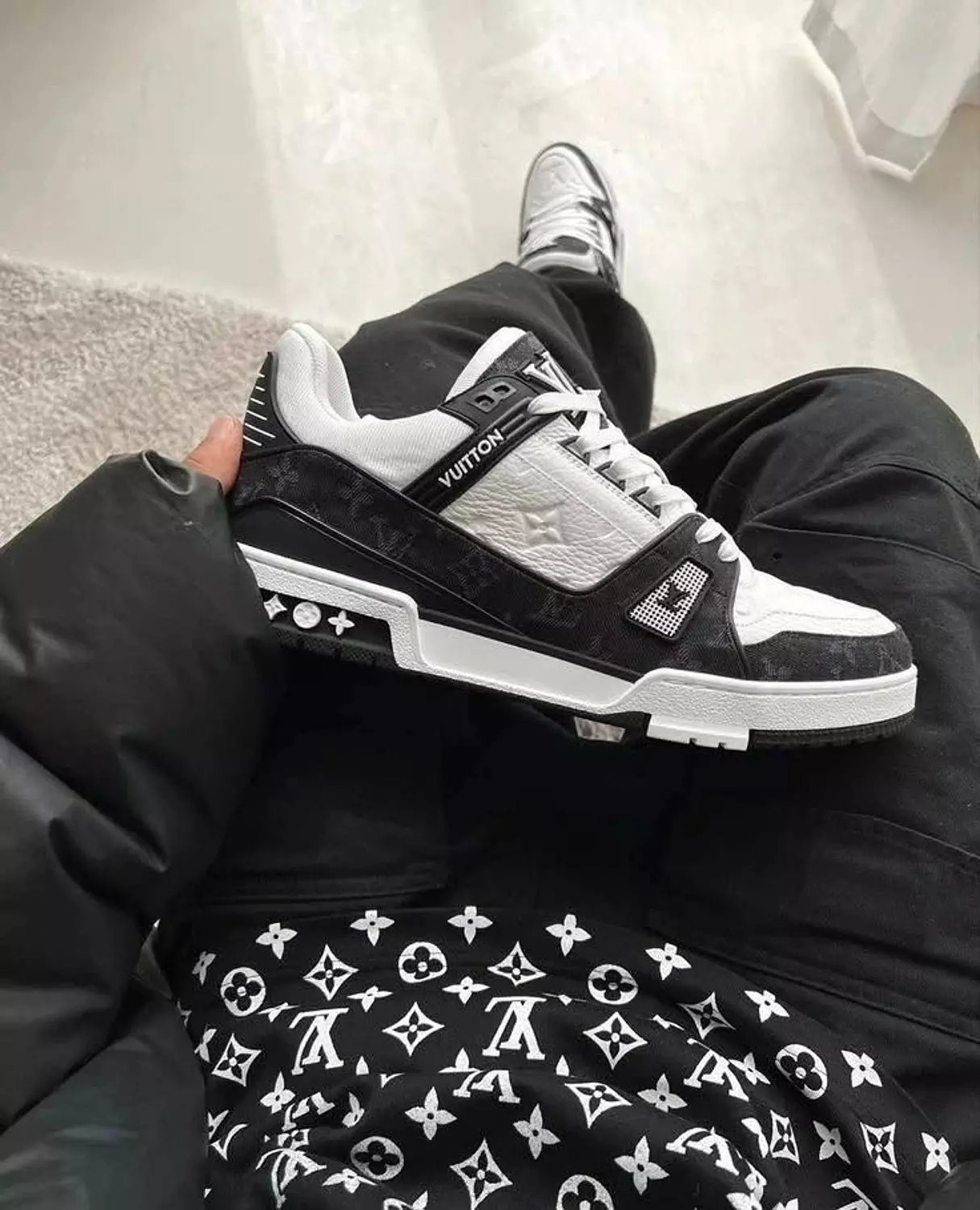 LV Sneaker Black/ White 1