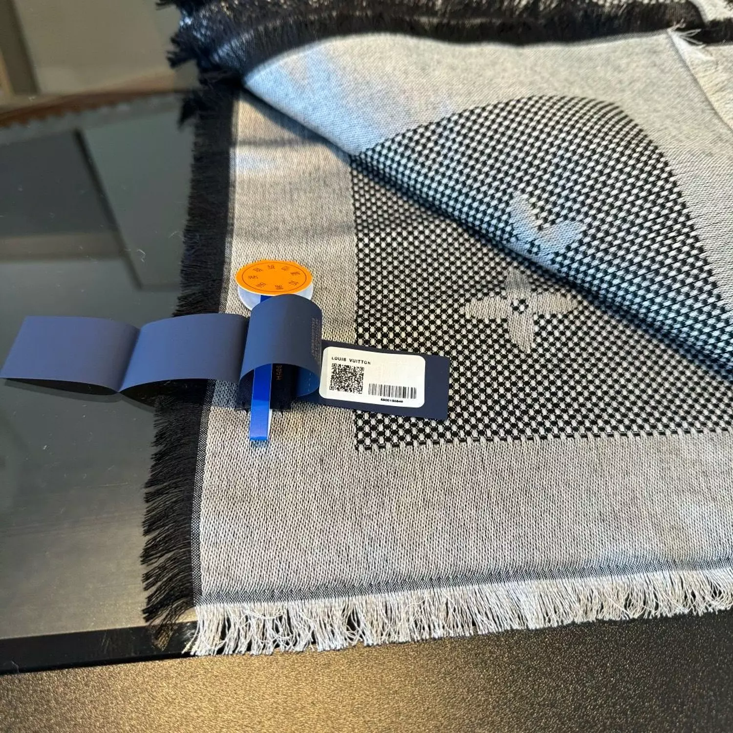 Lv scarf 4
