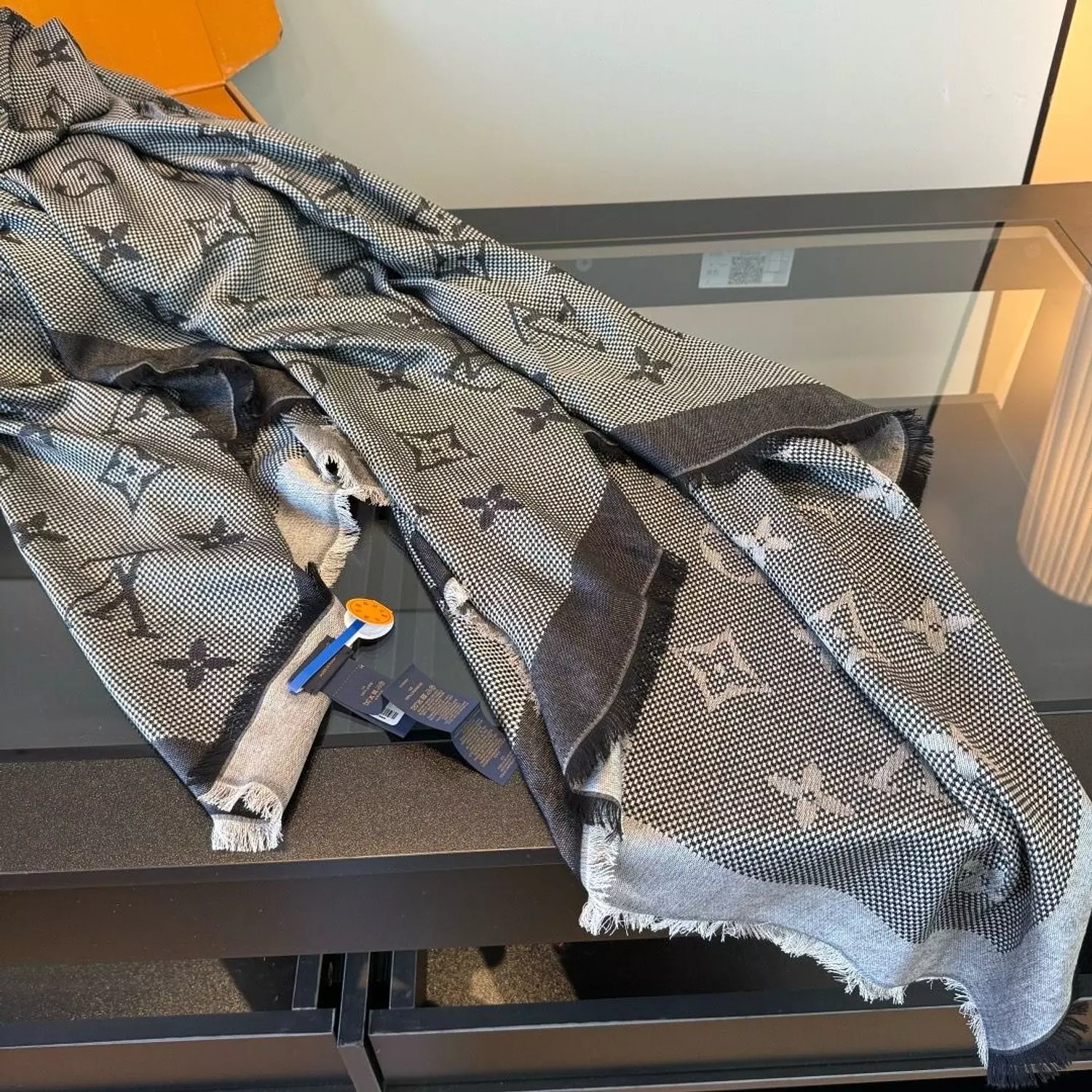 Lv scarf 3