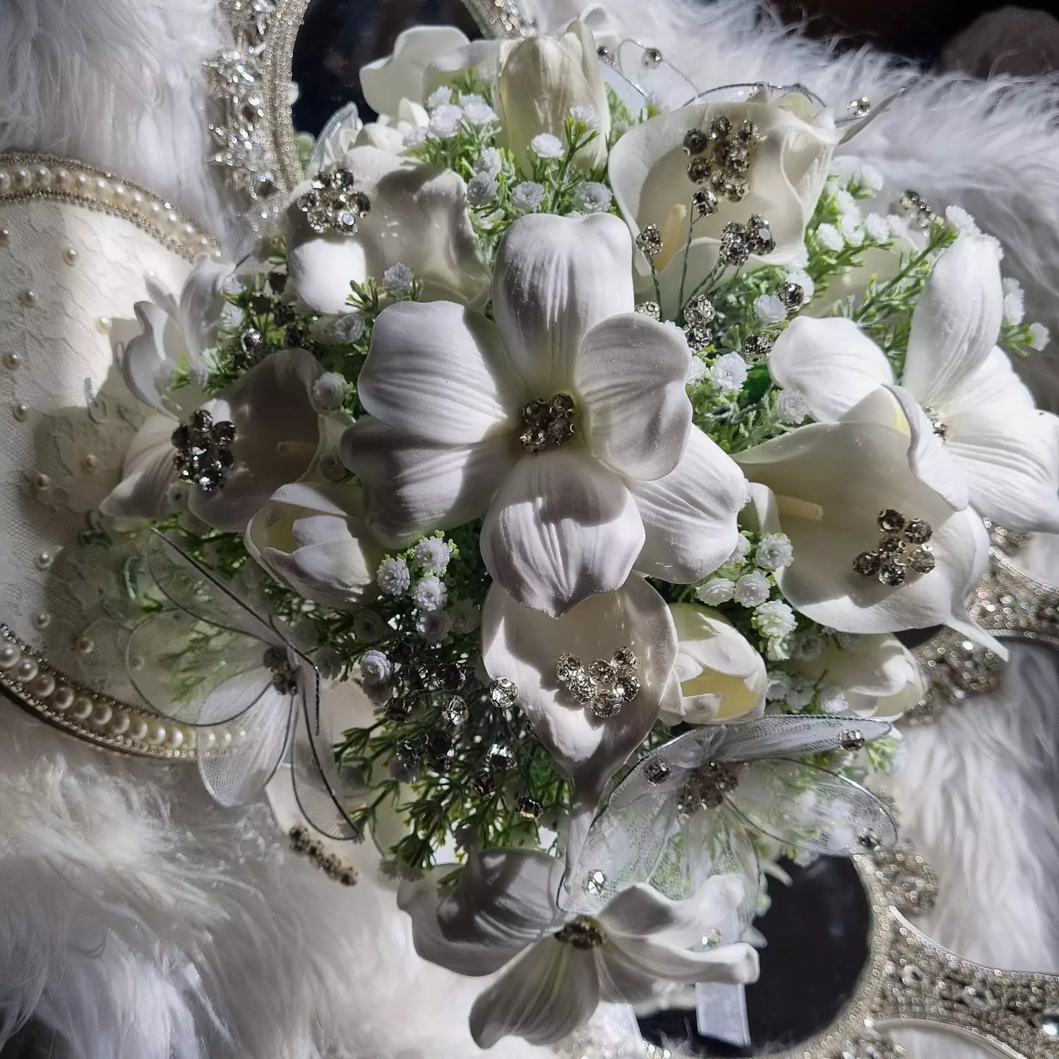 white Calla & tulip bouquet with soft almaaz  1