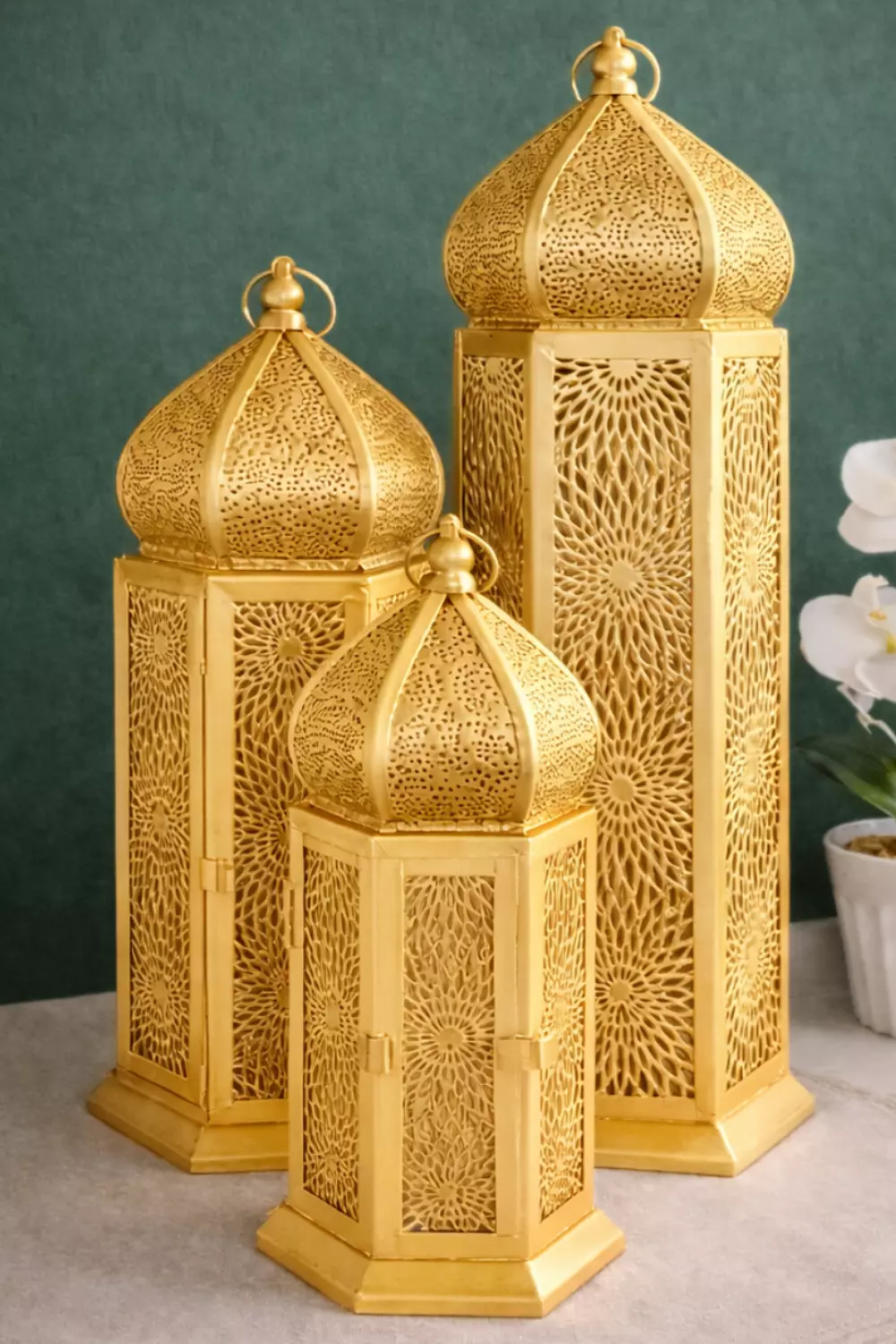 Metal Ramadan Lantern Set – Gold image
