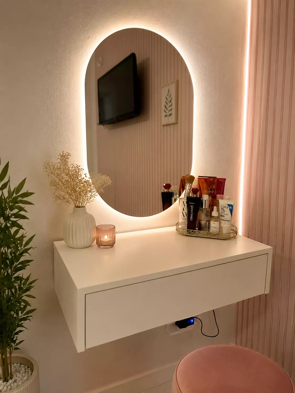 Mirrors with one hanging drawer image
