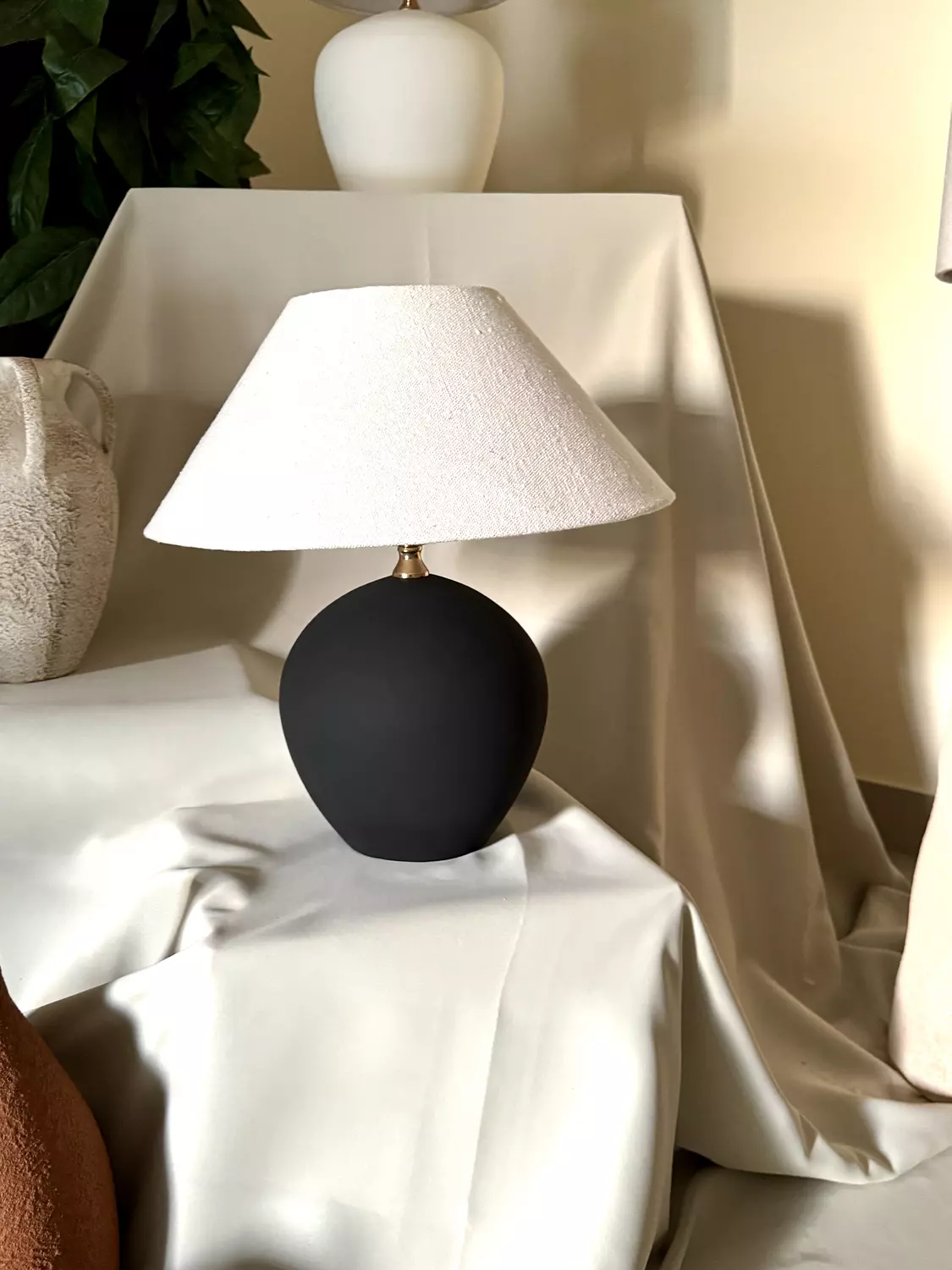 Bella black table lamp 1