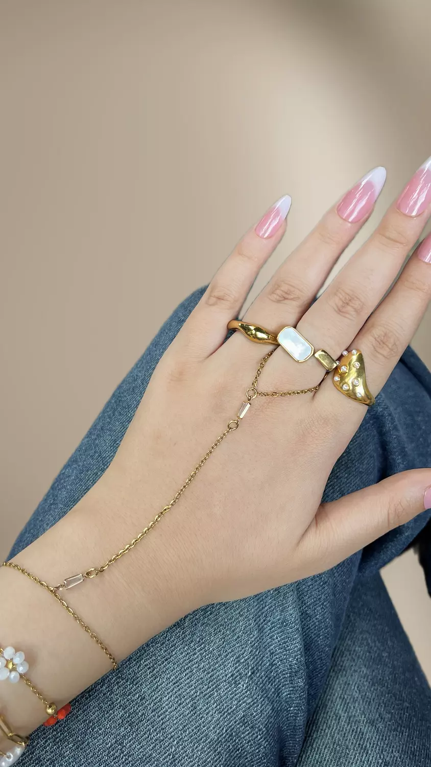 White Crystal handchain image