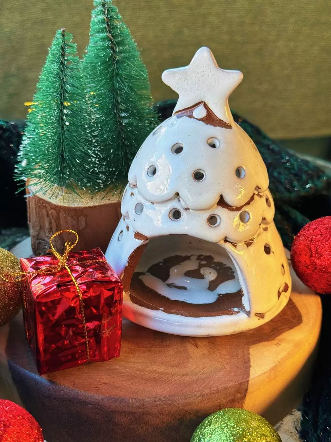 Snowy xmas tree candle holder  1