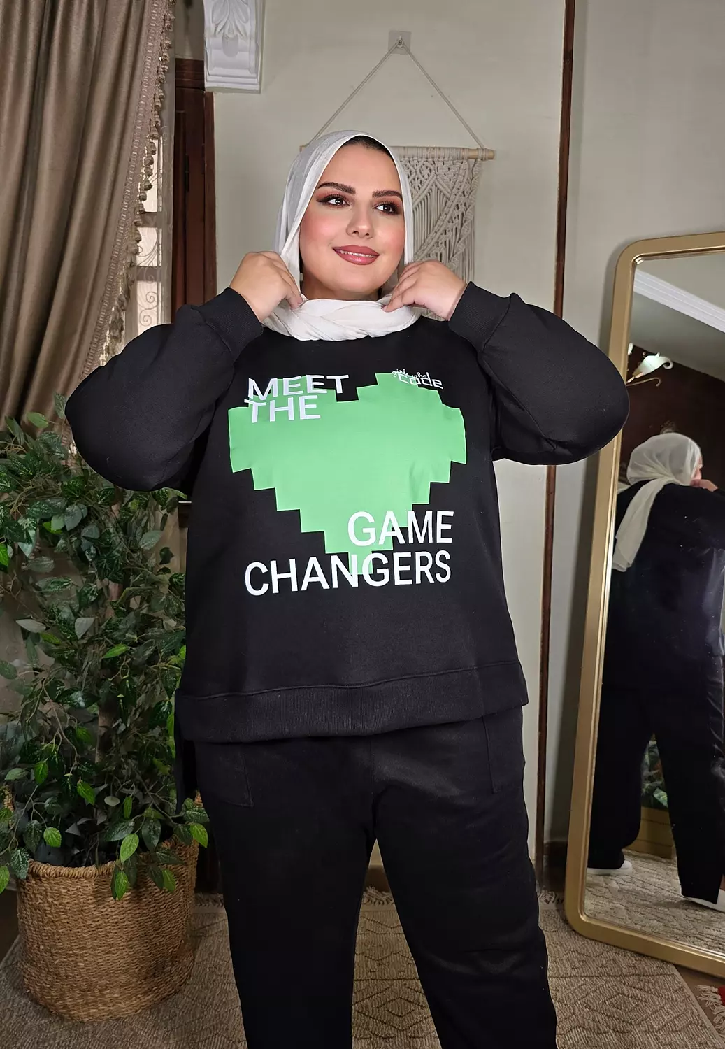 The crew neck in black image