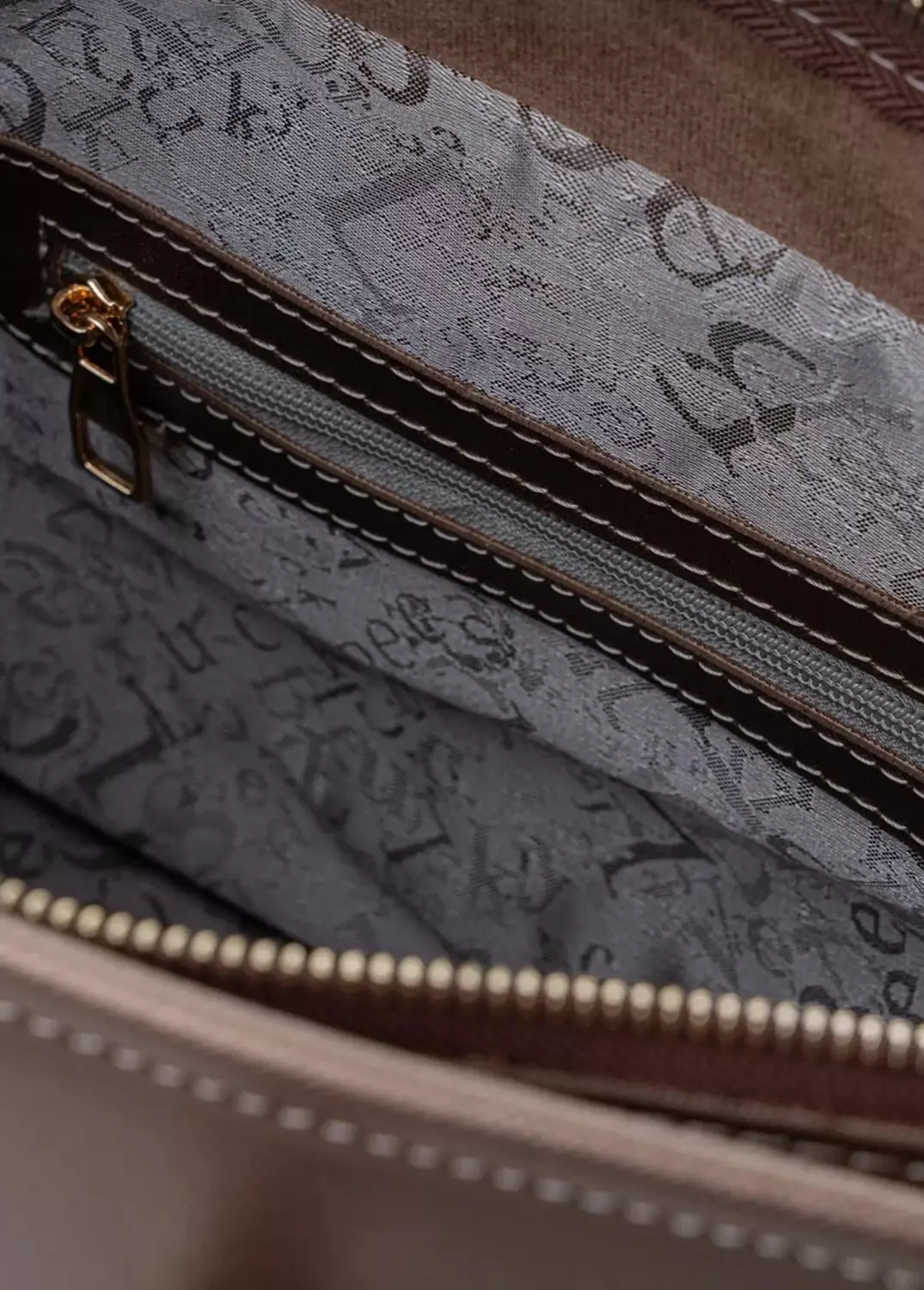 Chic noir shoulder bag 4