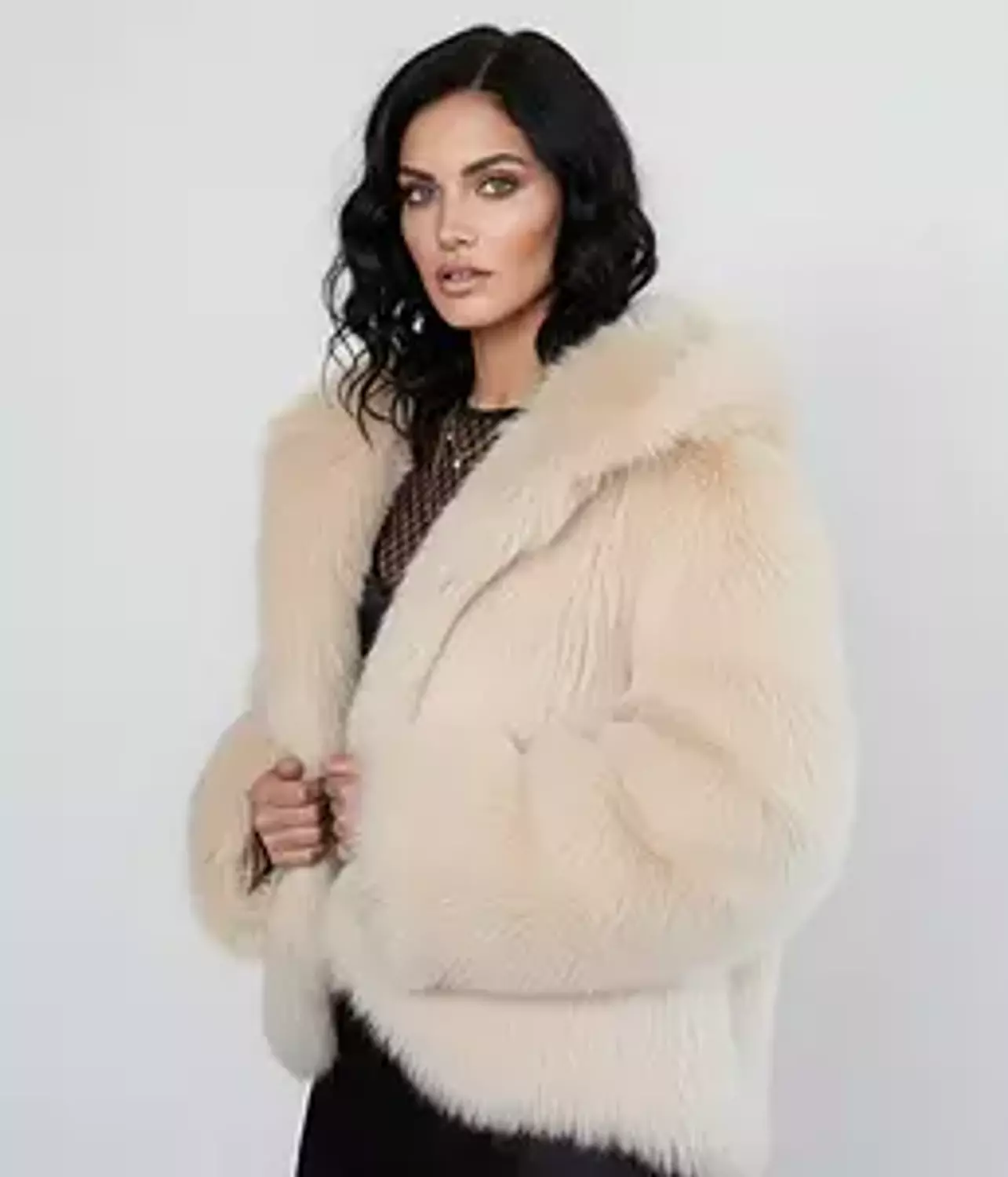 Women’s Faux Fur Winter Jacket – Oversized Luxury Design with Elegant Hood 2