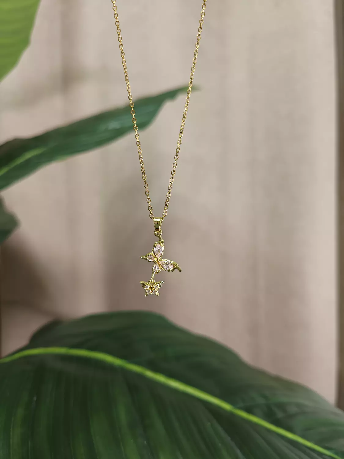 سلسلة فراشة بينك image