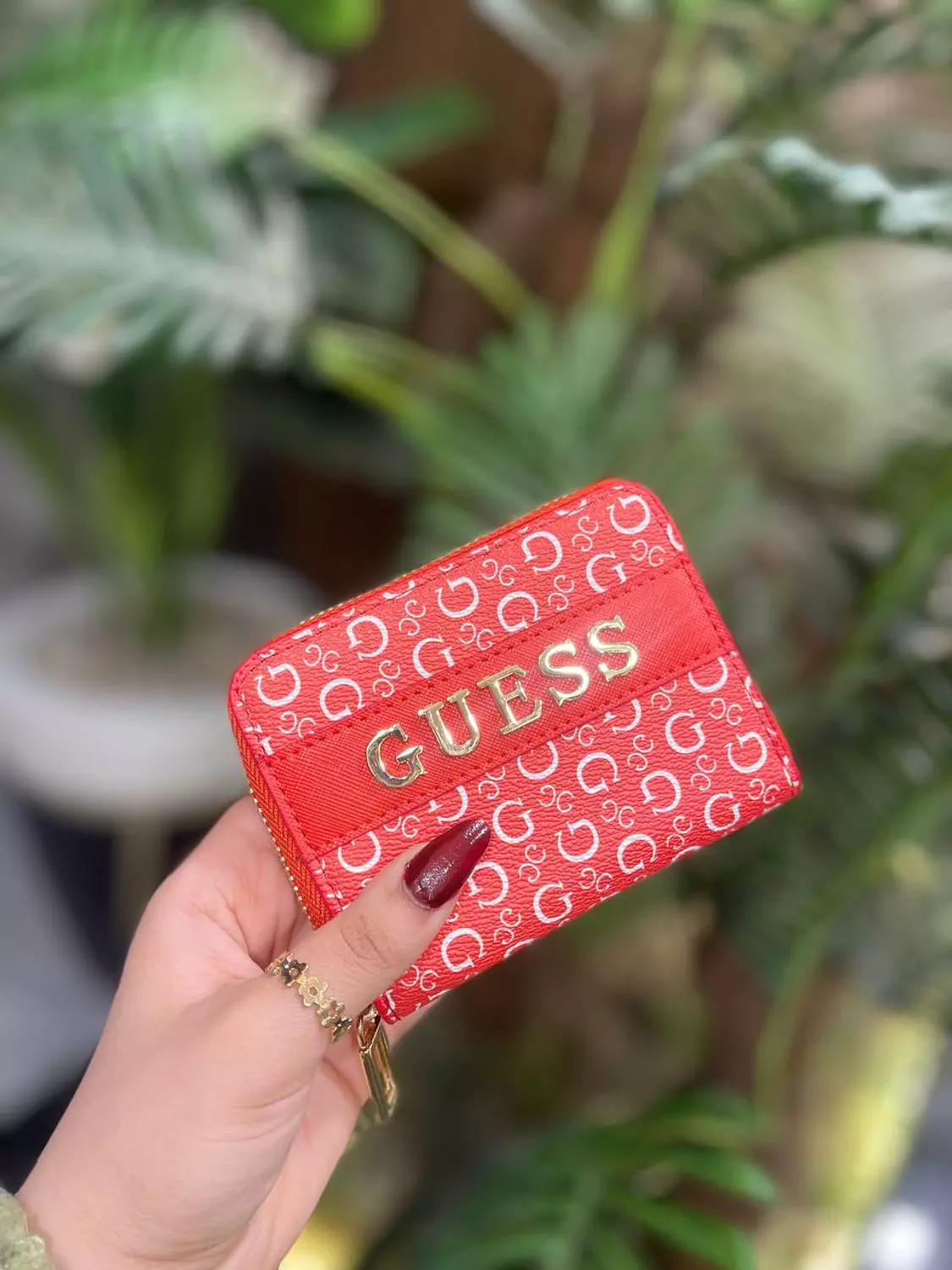 Guess wallets hover image