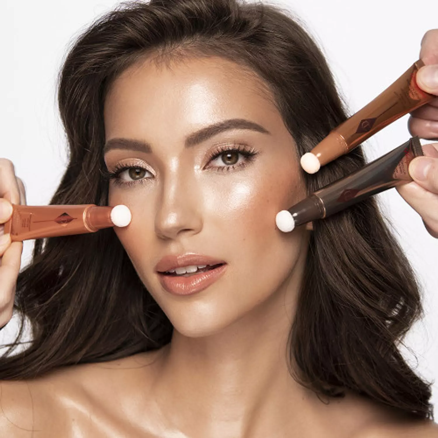 Charlotte Tilbury Highlighter Wand shade in spotlight 2